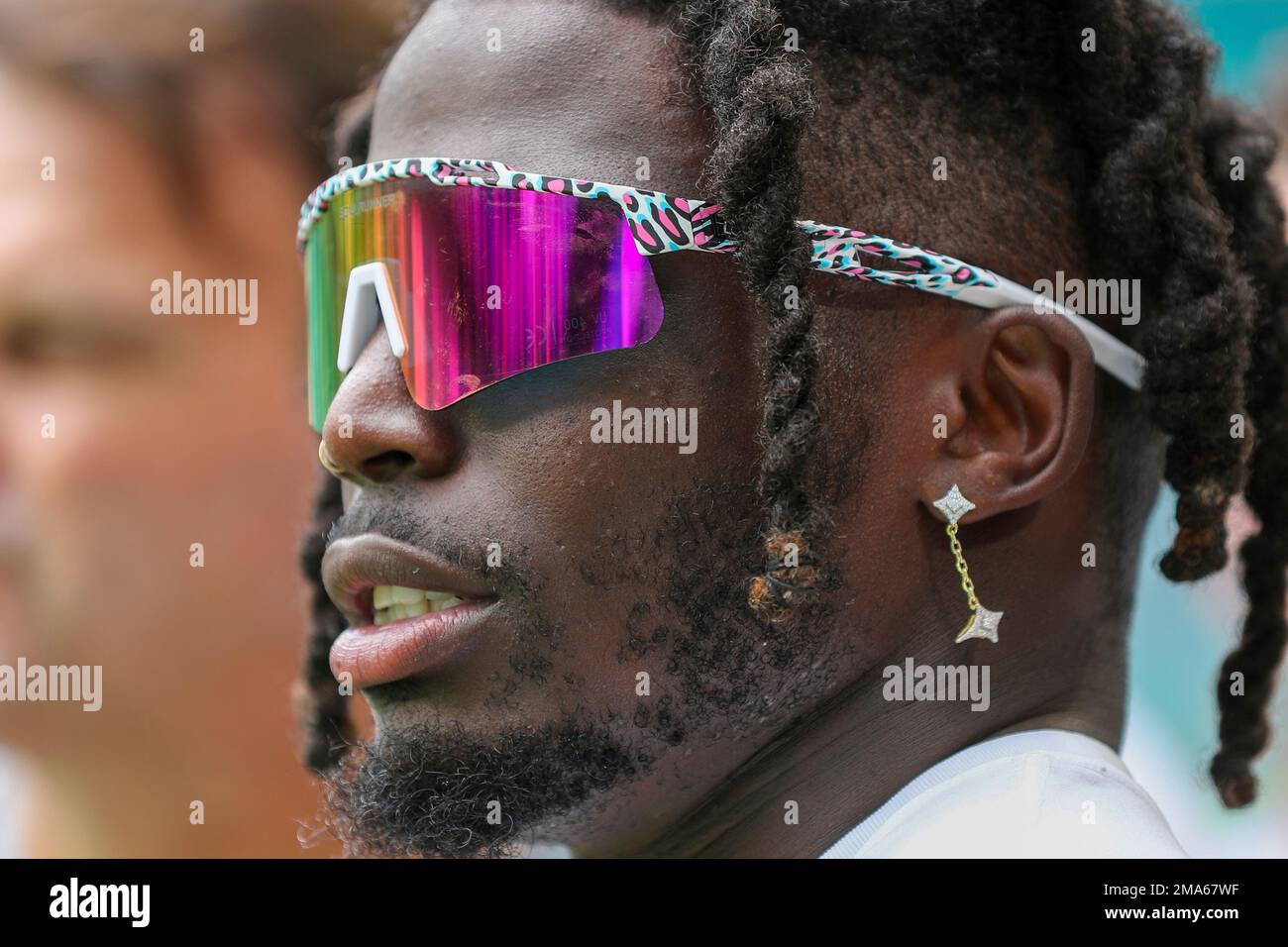 Miami Dolphins wide receiver Tyreek Hill (10) wears sunglasses