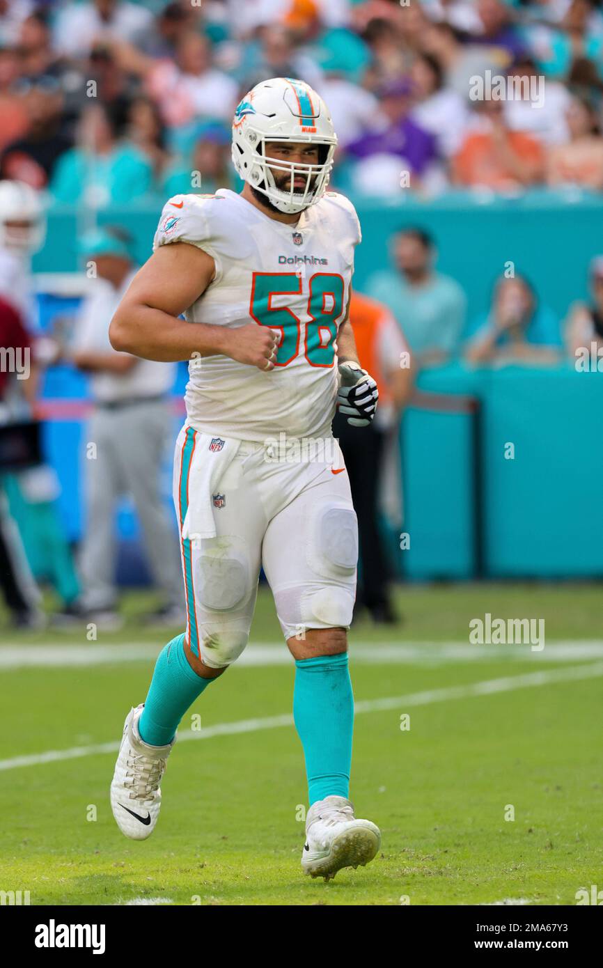 Miami Dolphins guard Connor Williams (58) runs onto the field during a NFL  football game against the Minnesota Vikings, Sunday, Oct.16, 2022 in Miami  Gardens, Fla. (AP Photo/Alex Menendez Stock Photo - Alamy