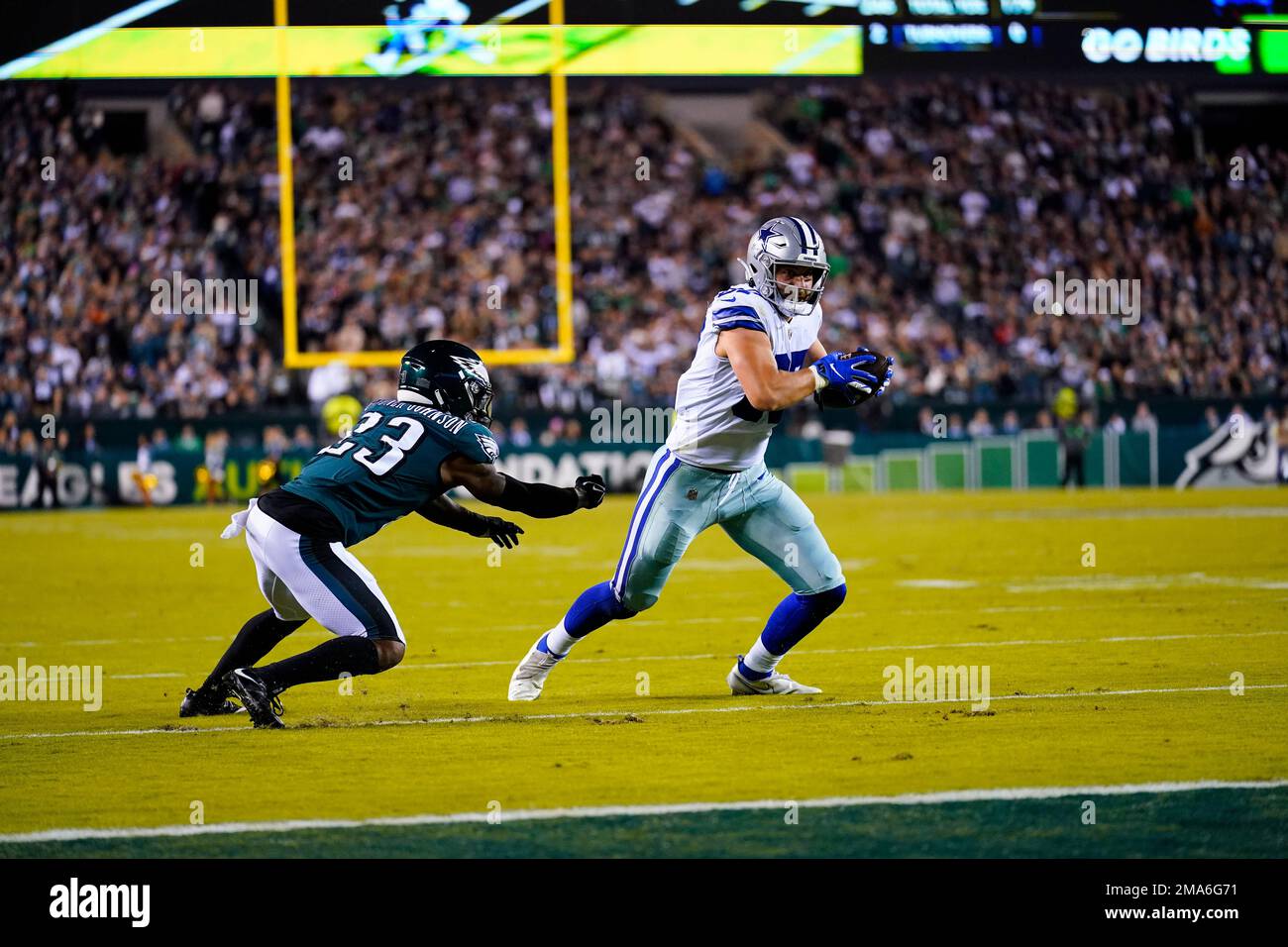 Dallas Cowboys tight end Jake Ferguson carries the ball to score a  touchdown in action during an NFL football game, Sunday, Oct. 16, 2022, in  Philadelphia. (AP Photo/Matt Rourke Stock Photo - Alamy