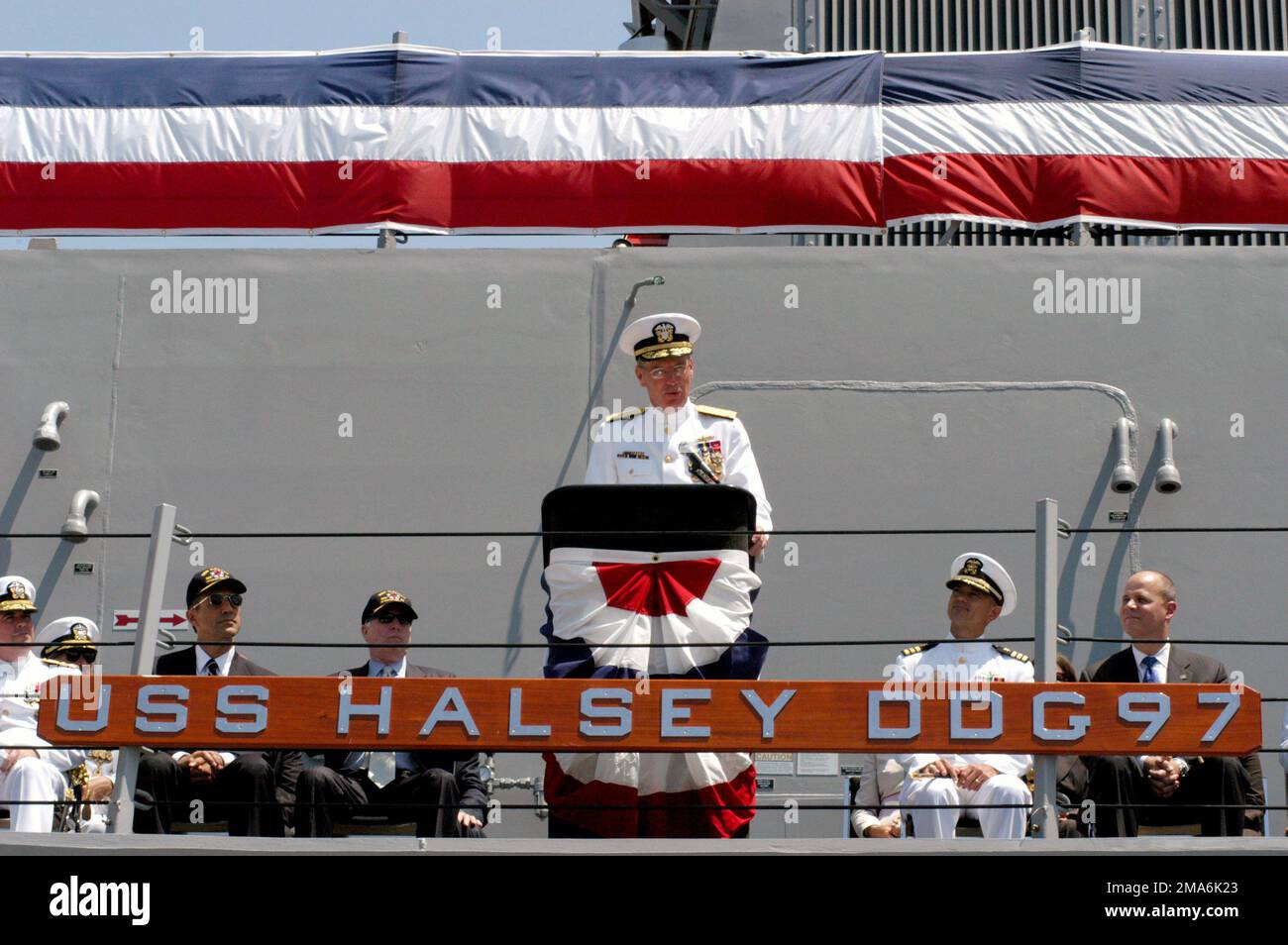 Uss halsey ddg 97 hires stock photography and images Alamy
