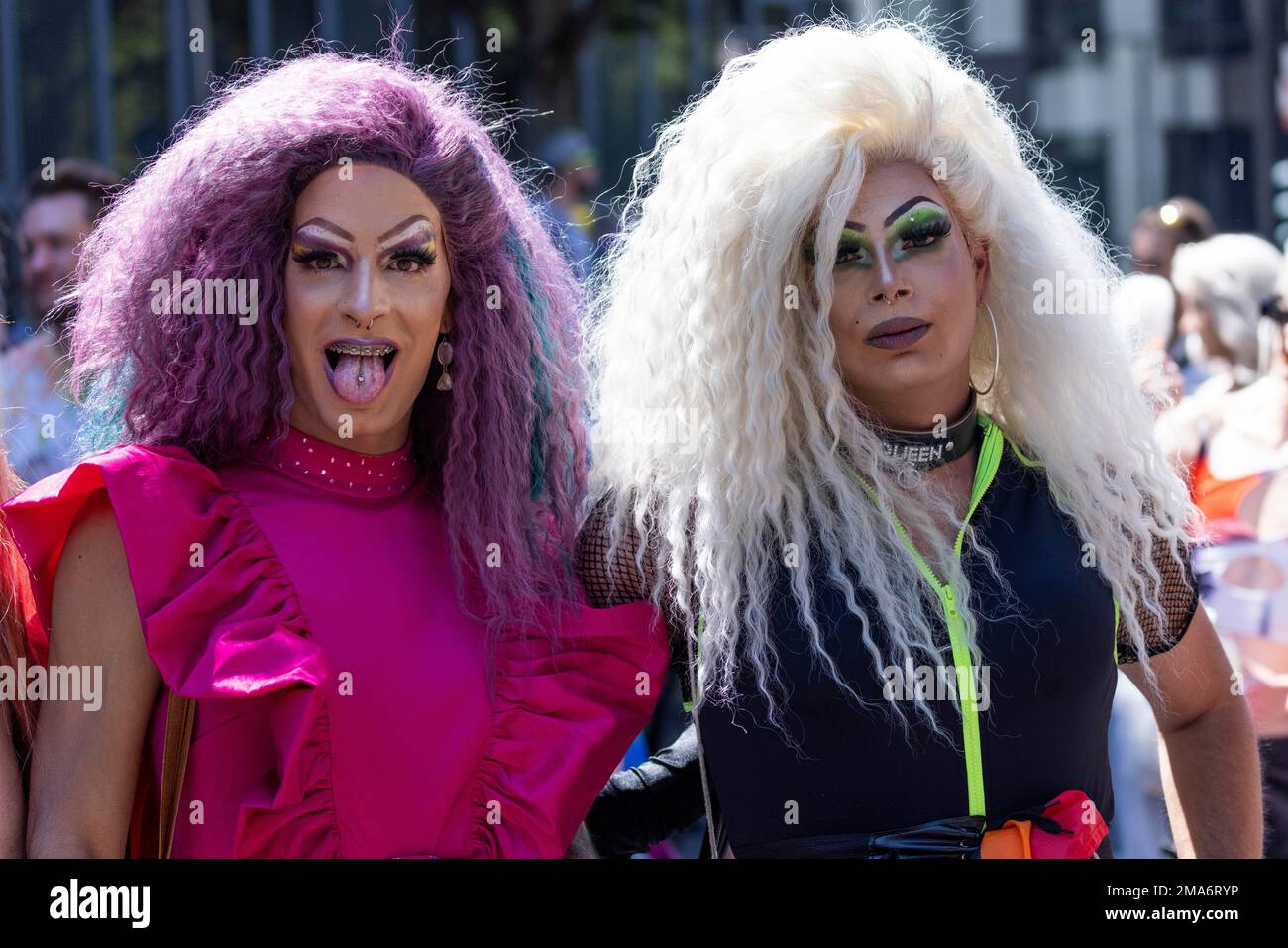 Erkak paylari yalangoch Mushak ustidagi porno videolar