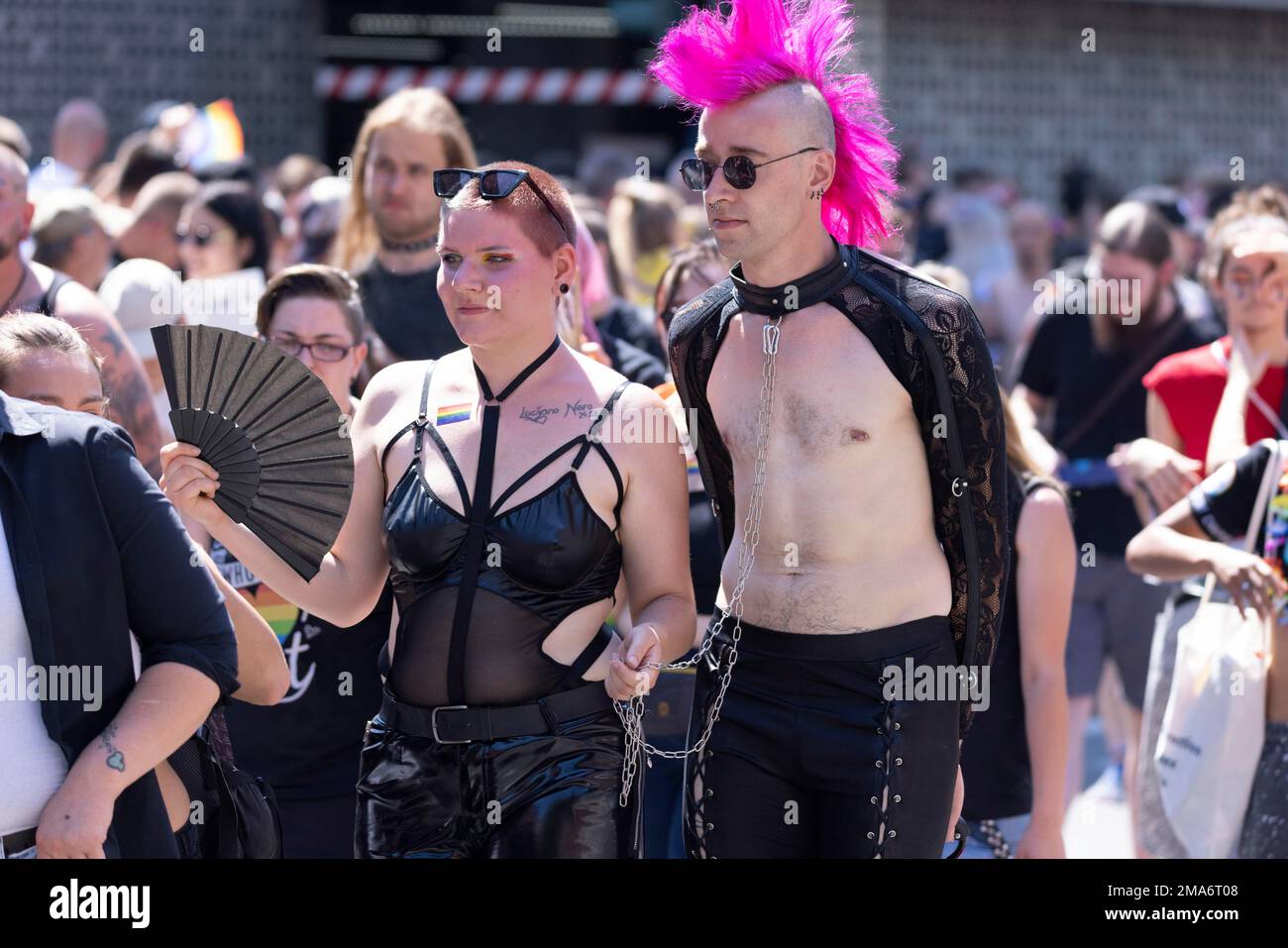 woman-dominatrix-with-her-slave-on-chain-at-csd-parade-cologne-north