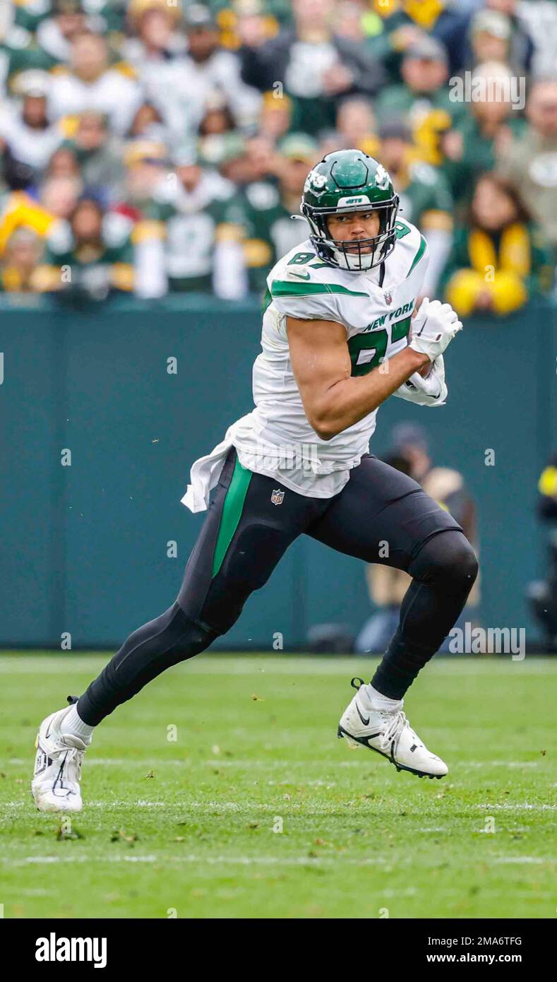 New York Jets tight end C.J. Uzomah (87) runs the ball during an NFL game  against the Green Bay Packers Sunday, Oct. 16, 2022, in Green Bay, Wis. (AP  Photo/Jeffrey Phelps Stock