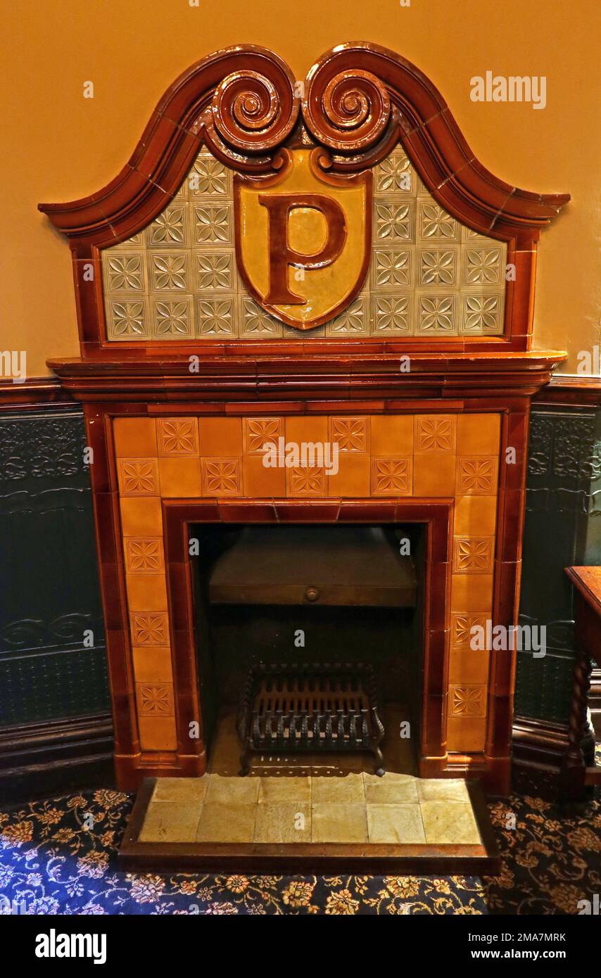 Ex-Pearl insurance fireplace at Doctor Duncan's bar,St John's Ln, Queen Square, Liverpool,Merseyside,England,UK,L1 1HF Stock Photo