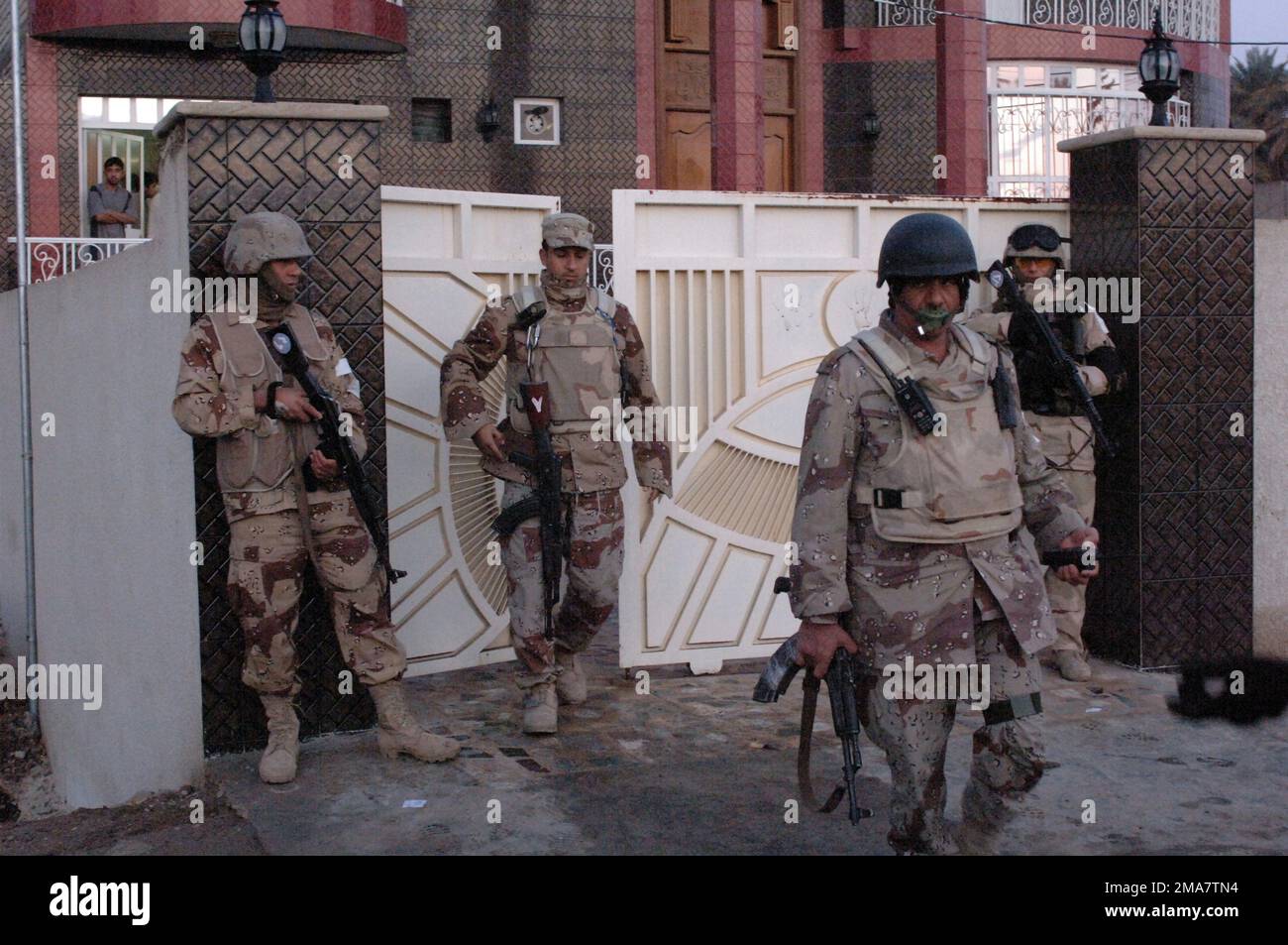 060129-A-6311S-020. Subject Operation/Series: TAJI SHORE Base: Taji Country: Iraq (IRQ) Scene Major Command Shown: 1/6TH IRAQI ARMY Stock Photo