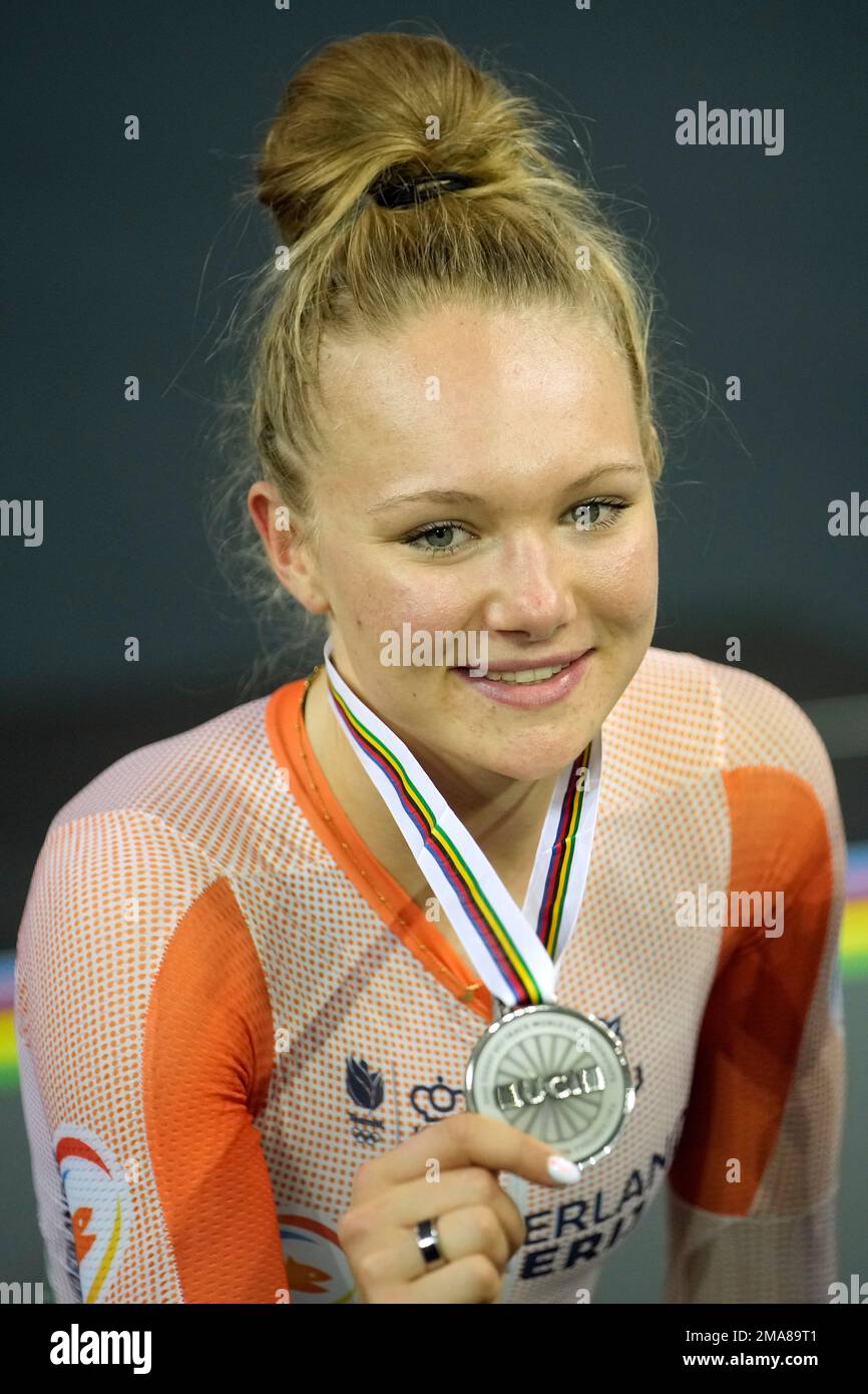 Maine Van der Duin of Netherlands poses with her silver medal on the podium  of the Women's Scratch Race final, at the National Velodrome in  Saint-Quentin-en-Yvelines, west of Paris, France, Wednesday, Oct.