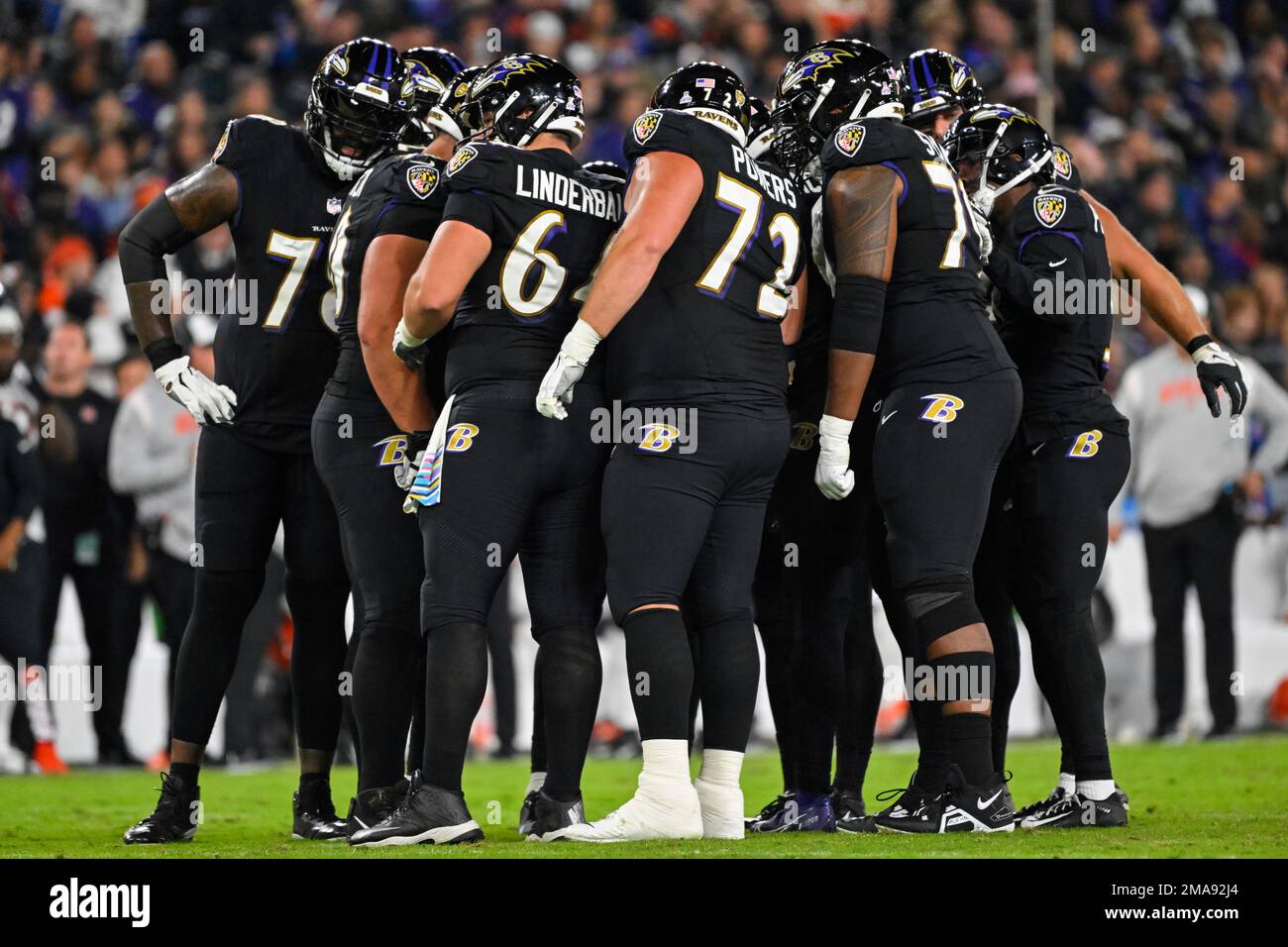The Baltimore Ravens offense huddles during the first half if a NFL  football game against the Cincinnati Bengals, Sunday, Oct. 9, 2022, in  Baltimore. (AP Photo/Terrance Williams Stock Photo - Alamy