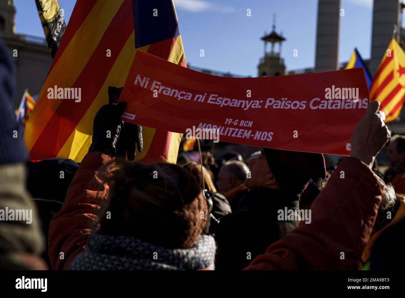 Barcelona, Spain, 19, January, 2023.  Òmnium and ANC demonstration against meeting between Pedro Sánchez, Macron and Pere Aragonès.  Credit: Joan Gosa/Alamy Live News Stock Photo