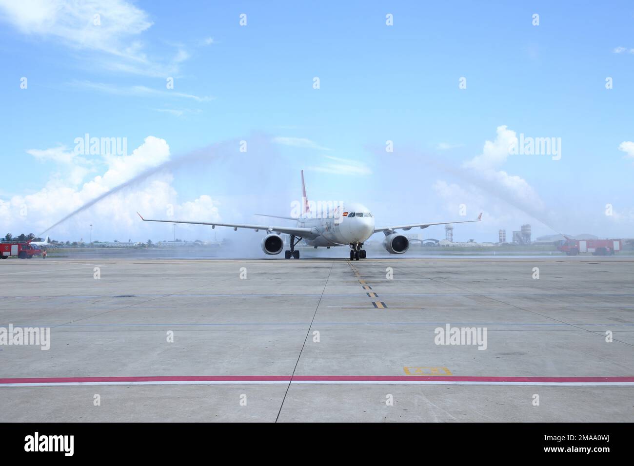 Male, Maldives. 18th Jan, 2023. China's Capital Airlines' flight JD455 is welcomed with a water cannon salute at the Velana International Airport in Male, Maldives, Jan. 18, 2023. TO GO WITH 'Maldives welcomes Chinese flight, tourists with water cannon salute' Credit: Che Hongliang/Xinhua/Alamy Live News Stock Photo