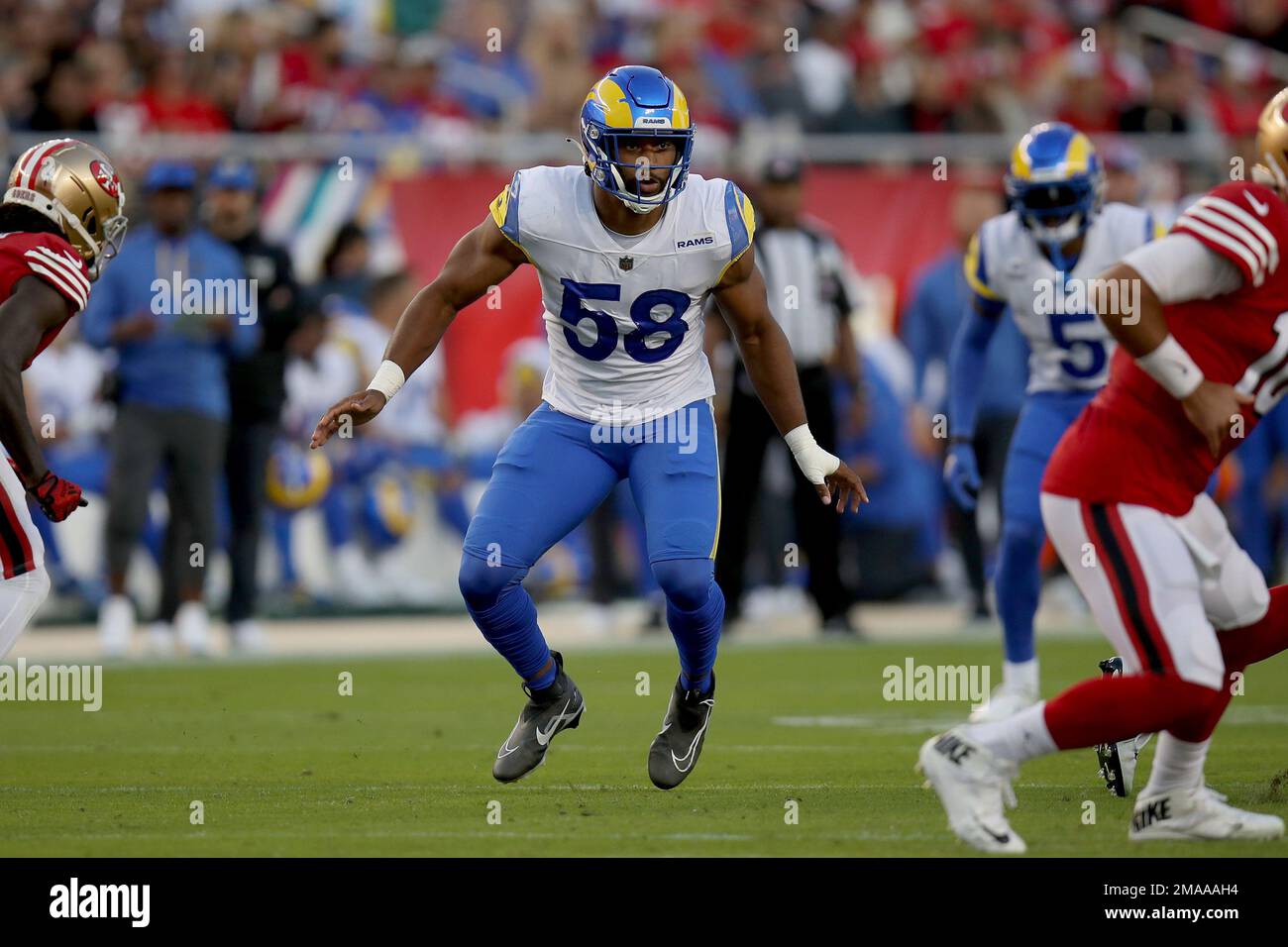 Linebacker (58) Justin Hollins of the Los Angeles Rams against the Dallas  Cowboys in an NFL football game, Sunday, Oct. 9, 2022, in Inglewood, Calif.  Cowboys won 22-10. (AP Photo/Jeff Lewis Stock Photo - Alamy