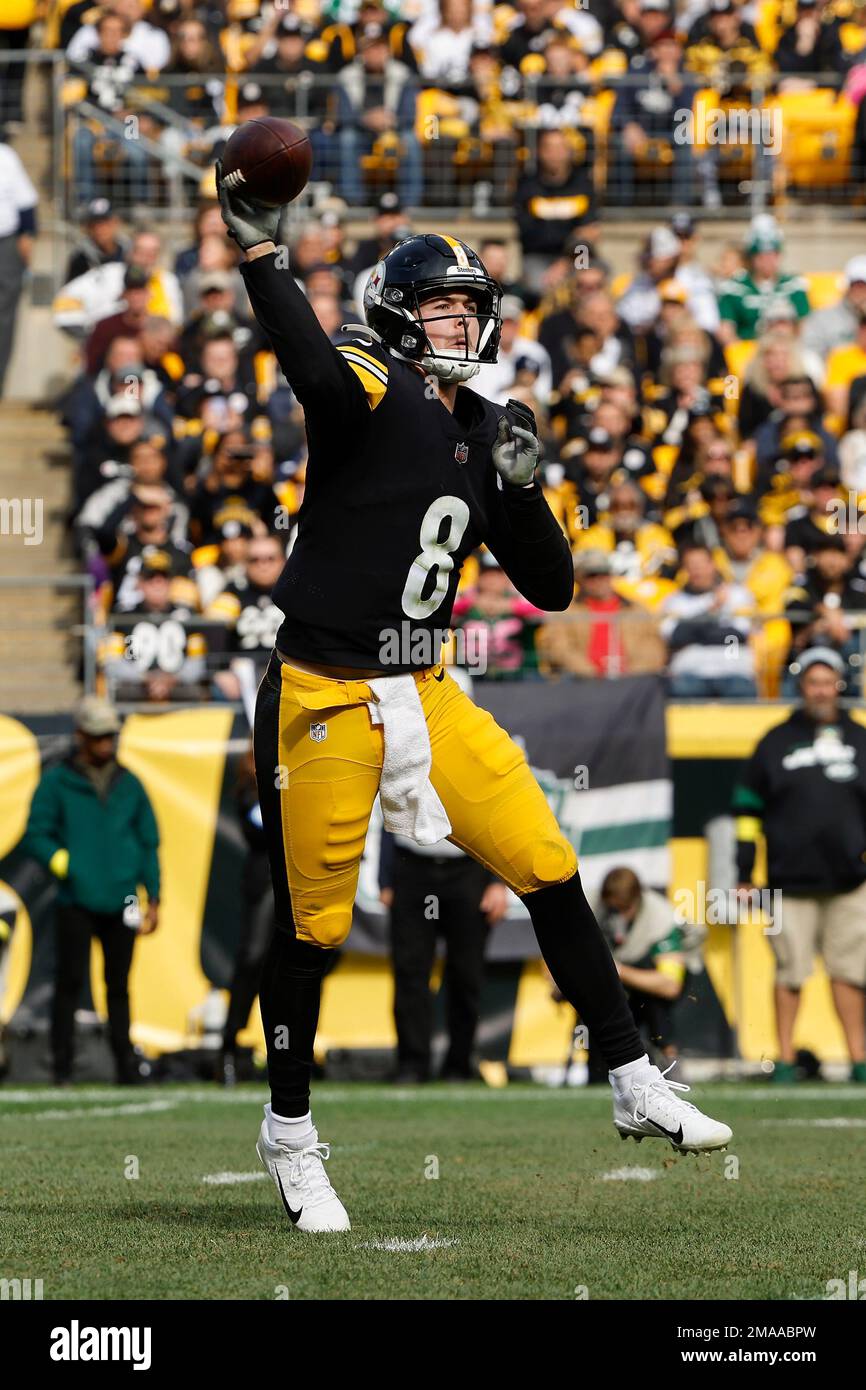 Pittsburgh Steelers quarterback Kenny Pickett in action during an NFL  football game against the Philadelphia Eagles, Sunday, Oct. 30, 2022, in  Philadelphia. (AP Photo/Derik Hamilton Stock Photo - Alamy