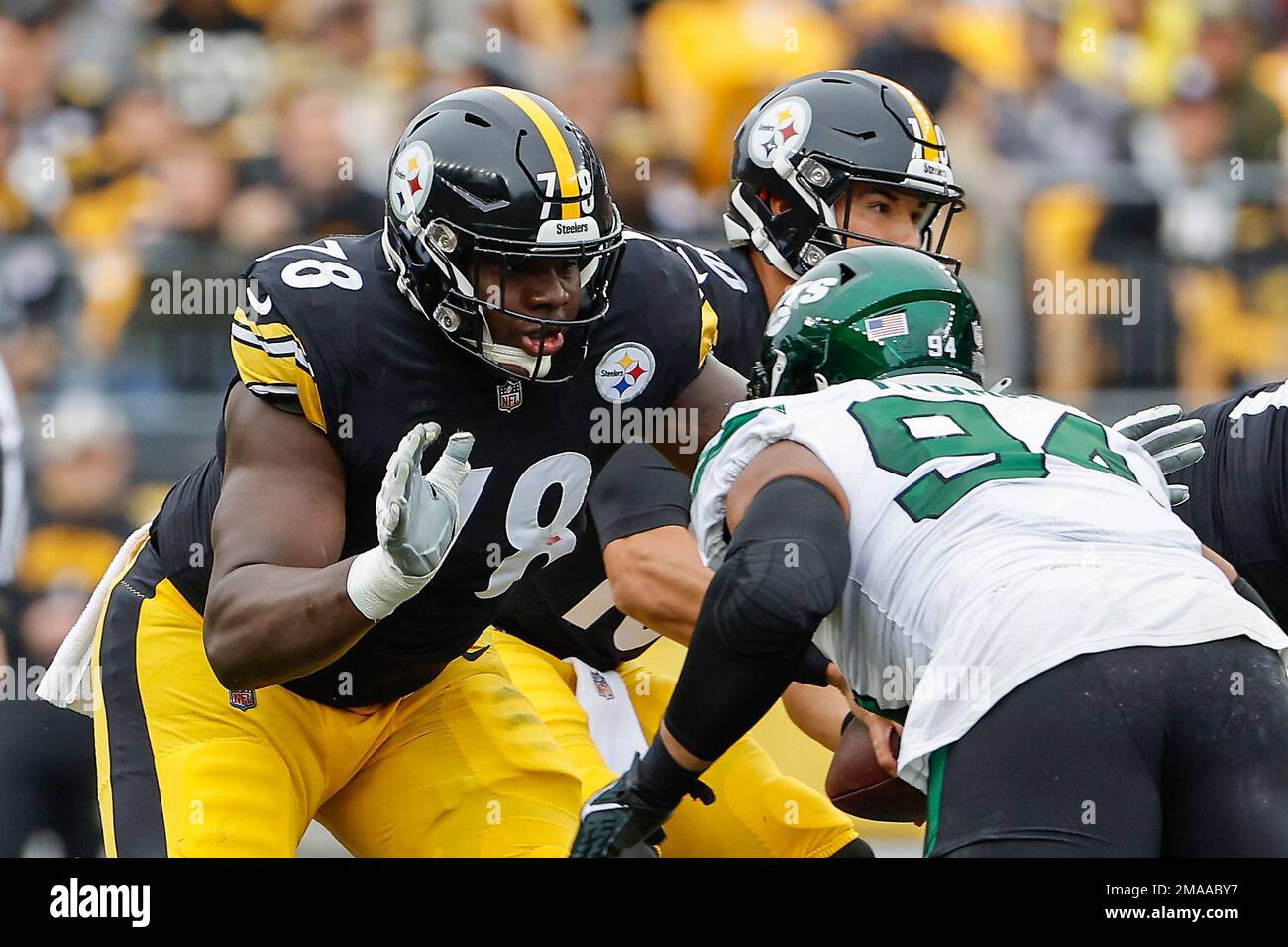 Pittsburgh Steelers guard James Daniels during an NFL football game ...