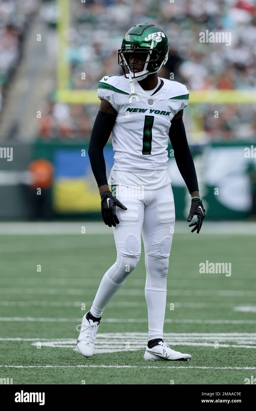 New York Jets cornerback Sauce Gardner (1) in action against the