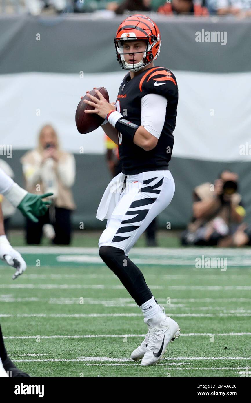Cincinnati Bengals quarterback Joe Burrow (9) in action against the New