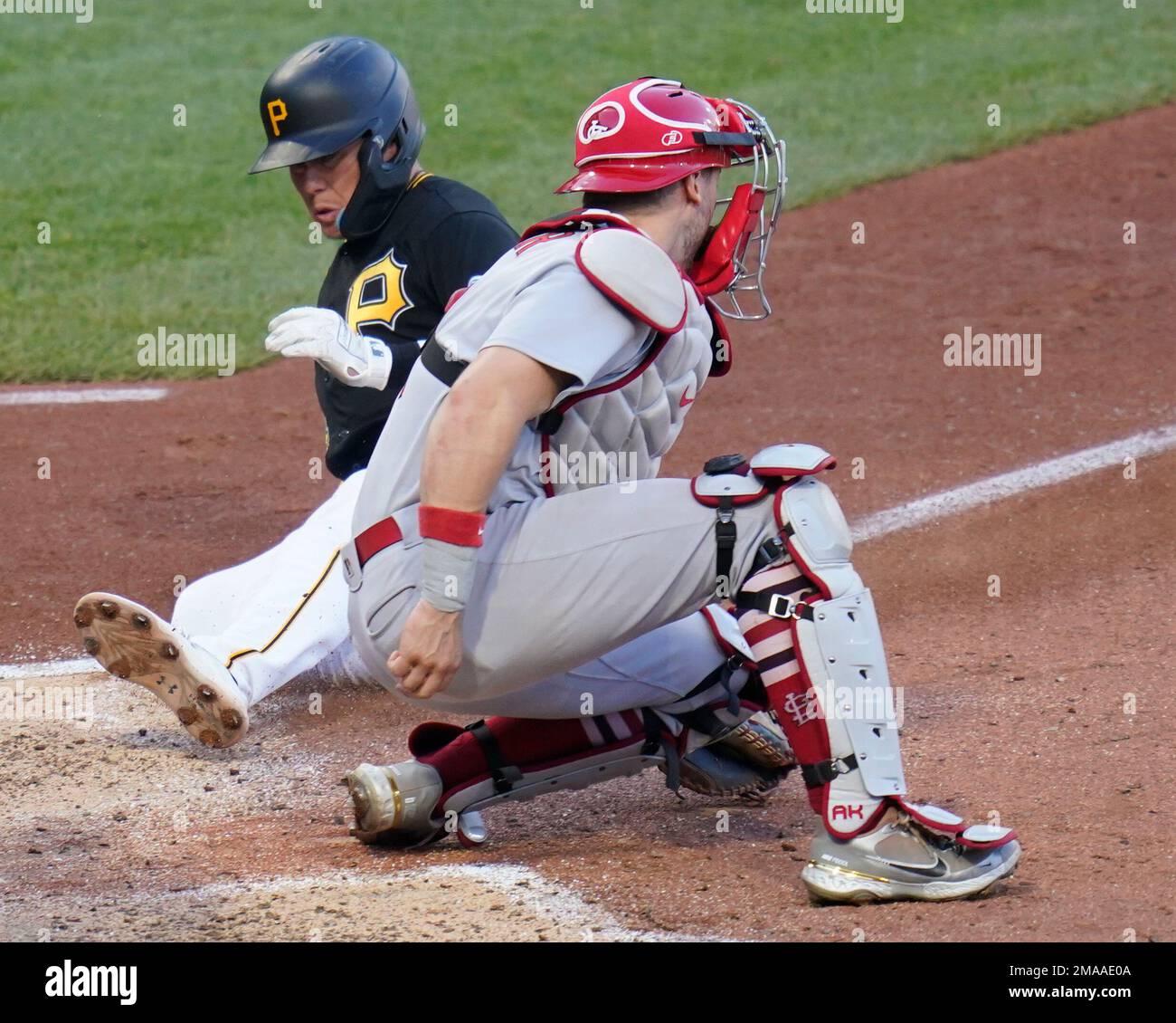 St. Petersburg, FL USA; St. Louis Cardinals catcher Andrew Knizner (7) hits  a home run during an MLB game against the Tampa Bay Rays on Thursday, Augu  Stock Photo - Alamy