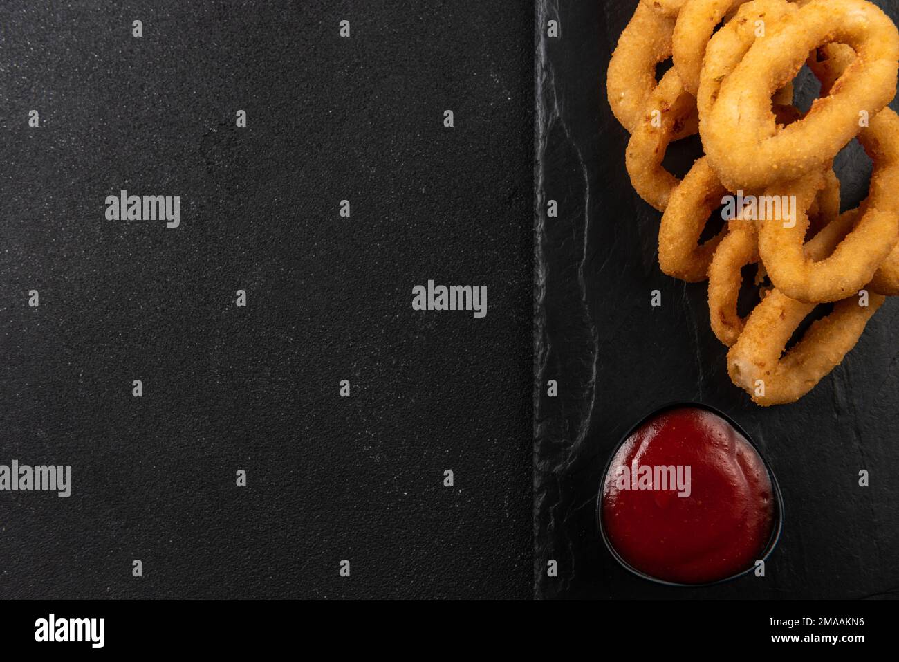 Onion rings deepfried in breaded onions. Crispy onion rings. Fast food