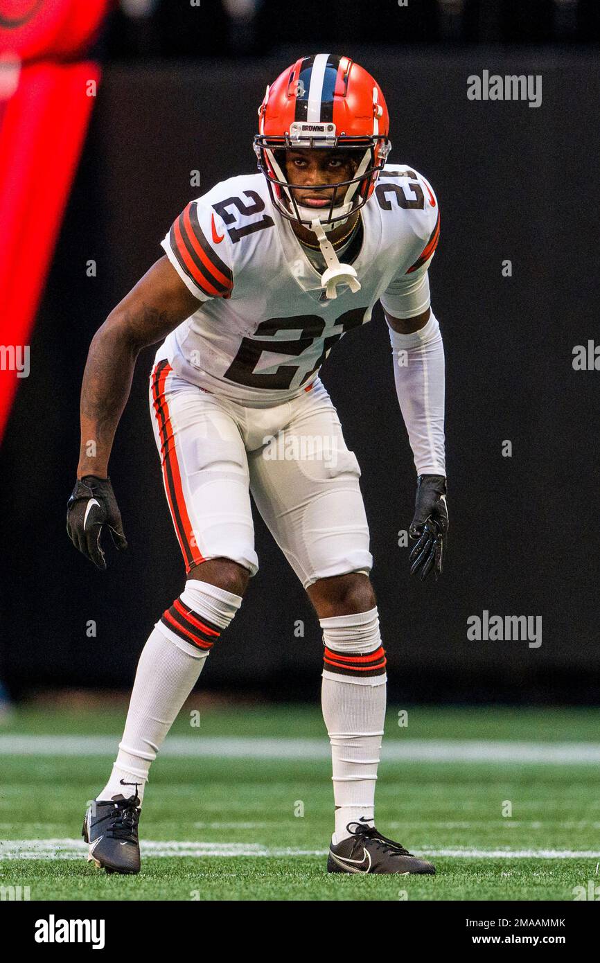 Cleveland Browns cornerback Denzel Ward (21) works during the first