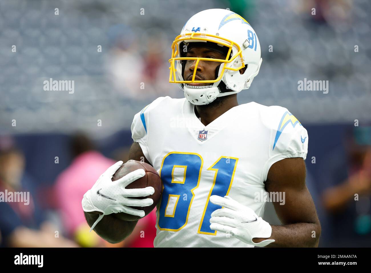 Los Angeles Chargers wide receiver Mike Williams (81) warms ups