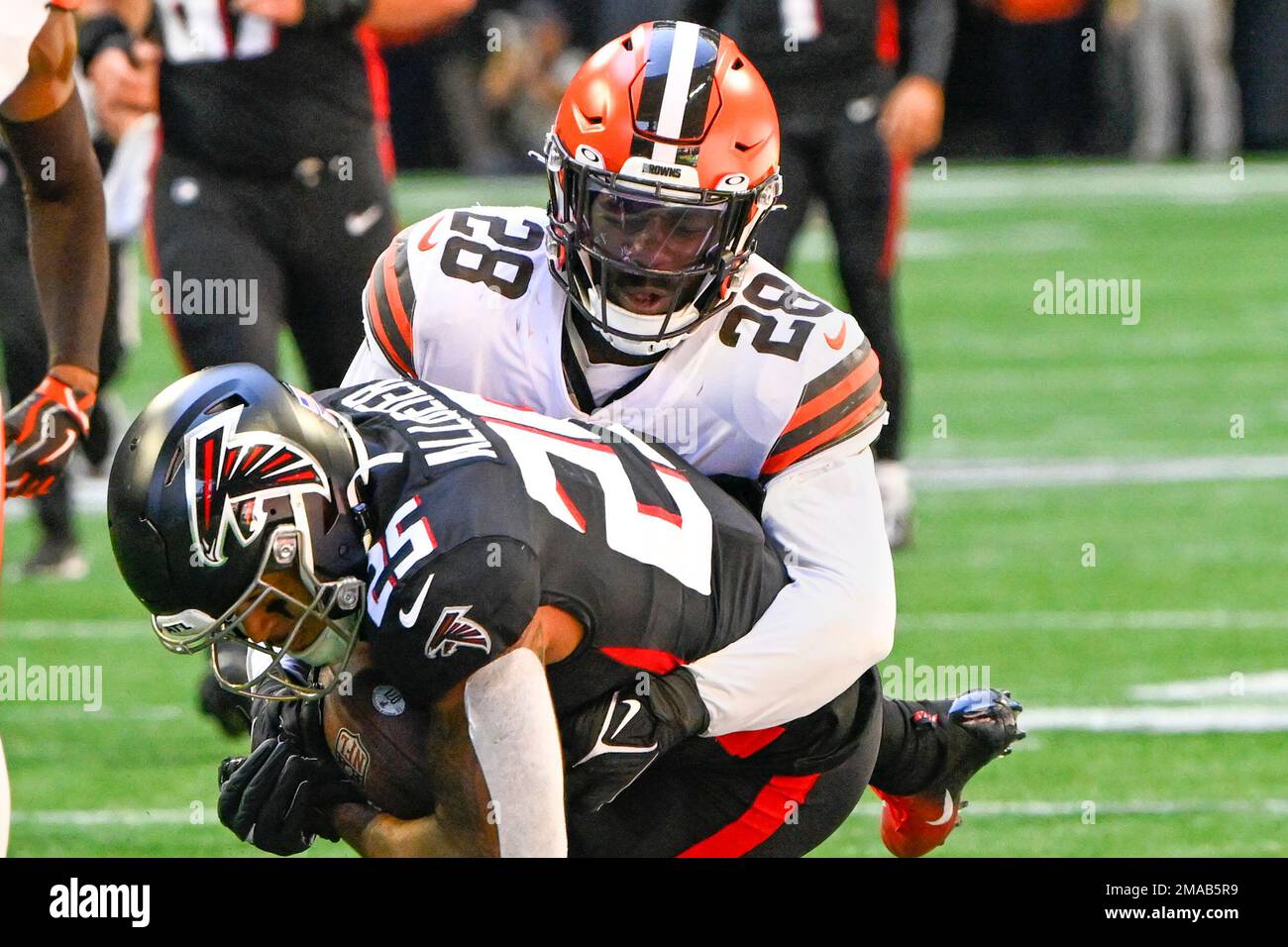 Cleveland Browns Linebacker Jeremiah Owusu-Koramoah (28) Tackles ...