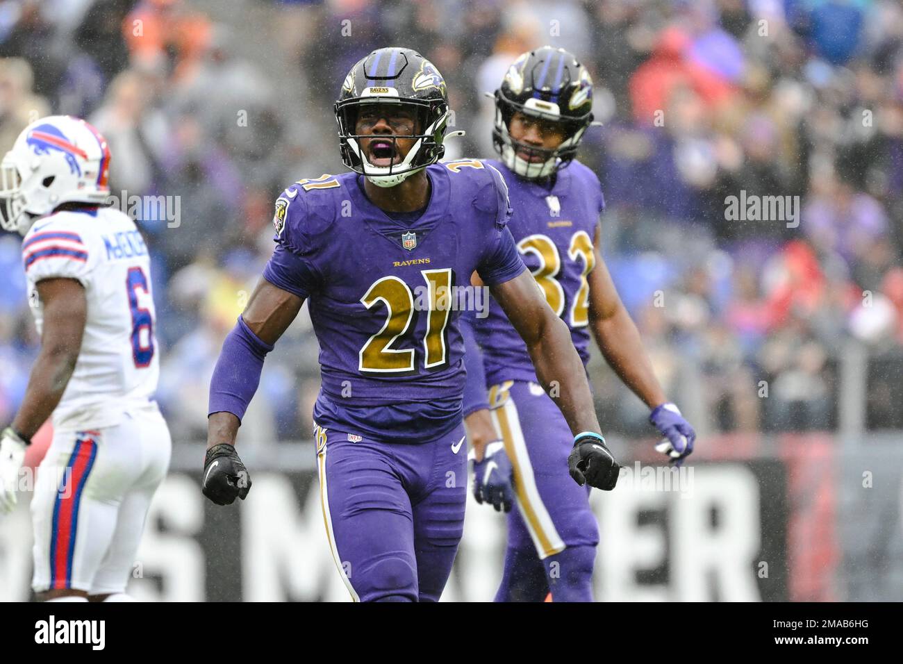 Baltimore Ravens cornerback Brandon Stephens (21) reacts to a deflected  pass during the first half of