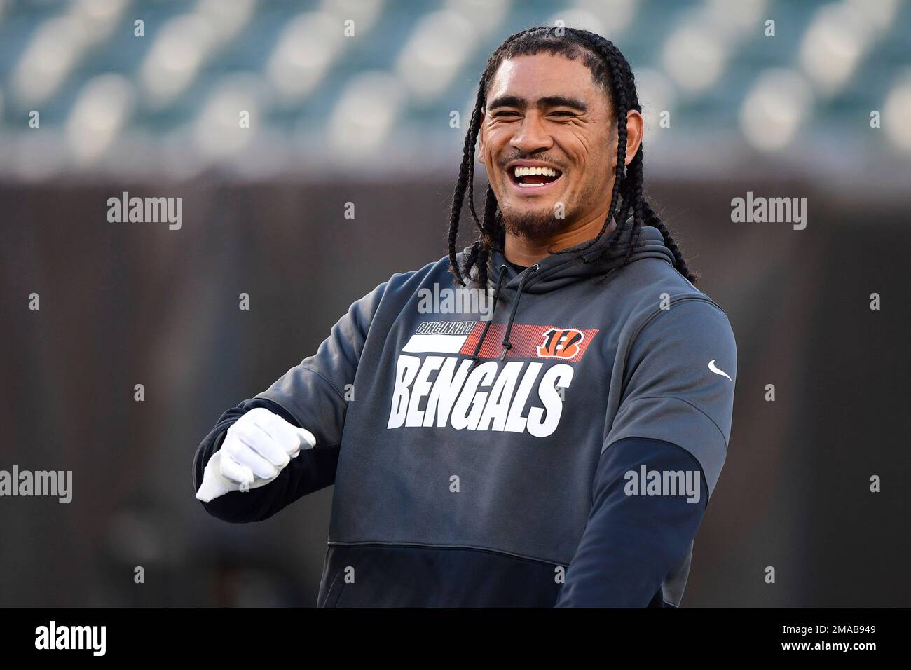 Washington Commanders defensive tackle Benning Potoa'e (79) and Cincinnati  Bengals tight end Devin Asiasi (86) both greet each other after an NFL  preseason football game, Saturday, August 26, 2023 in Landover. (AP