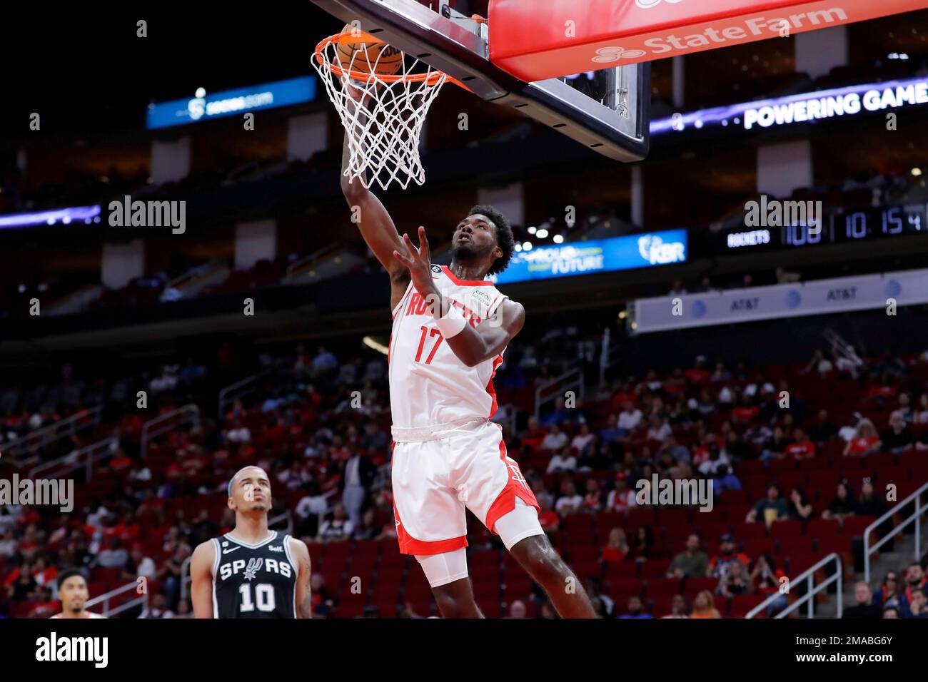 Jeremy Sochan of the San Antonio Spurs dunks during the first half