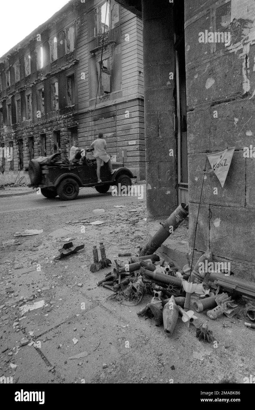Bosnian war 1992 Black and White Stock Photos & Images Alamy