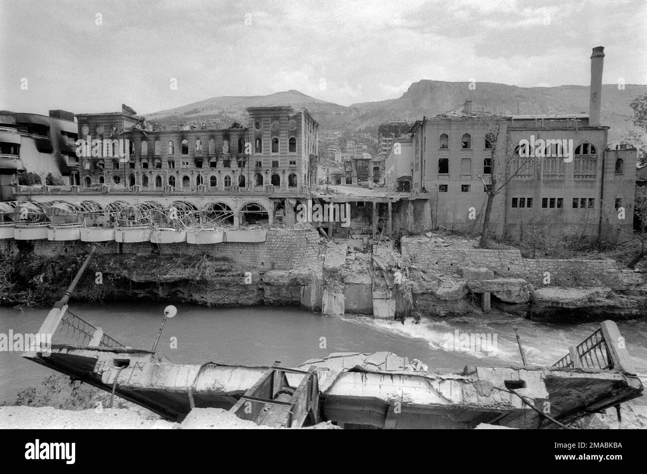 12.10.2022, Bosnia and Herzegovina, Canton Herzegovina-Neretva, Mostar - Bosnian war. End of the first siege of Mostar. The destroyed Musala Bridge wi Stock Photo