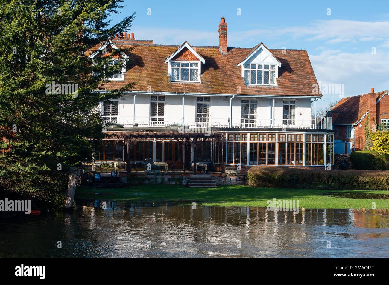 Sonning, Berkshire, UK. 19th January, 2023. Floodwater in the grounds