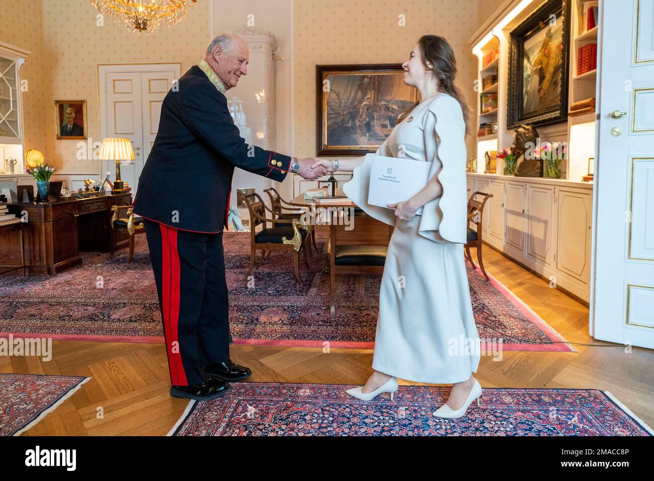Oslo 20230119.King Harald receives Moldova's new ambassador Liliana Gutan in a solemn audience at the Palace on Thursday. Photo: Haakon Mosvold Larsen / NTB Stock Photo