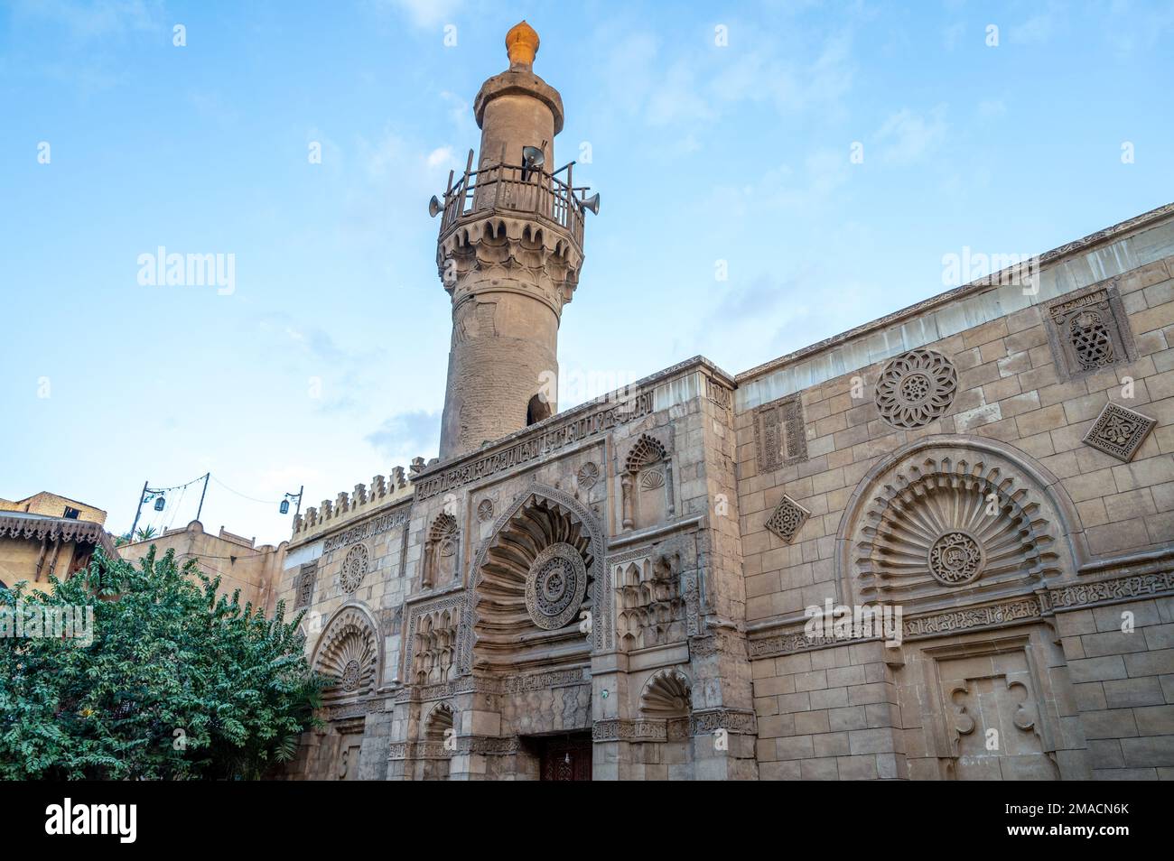 Mosque exterior, Khan al Khalili, Cairo, Egypt Stock Photo