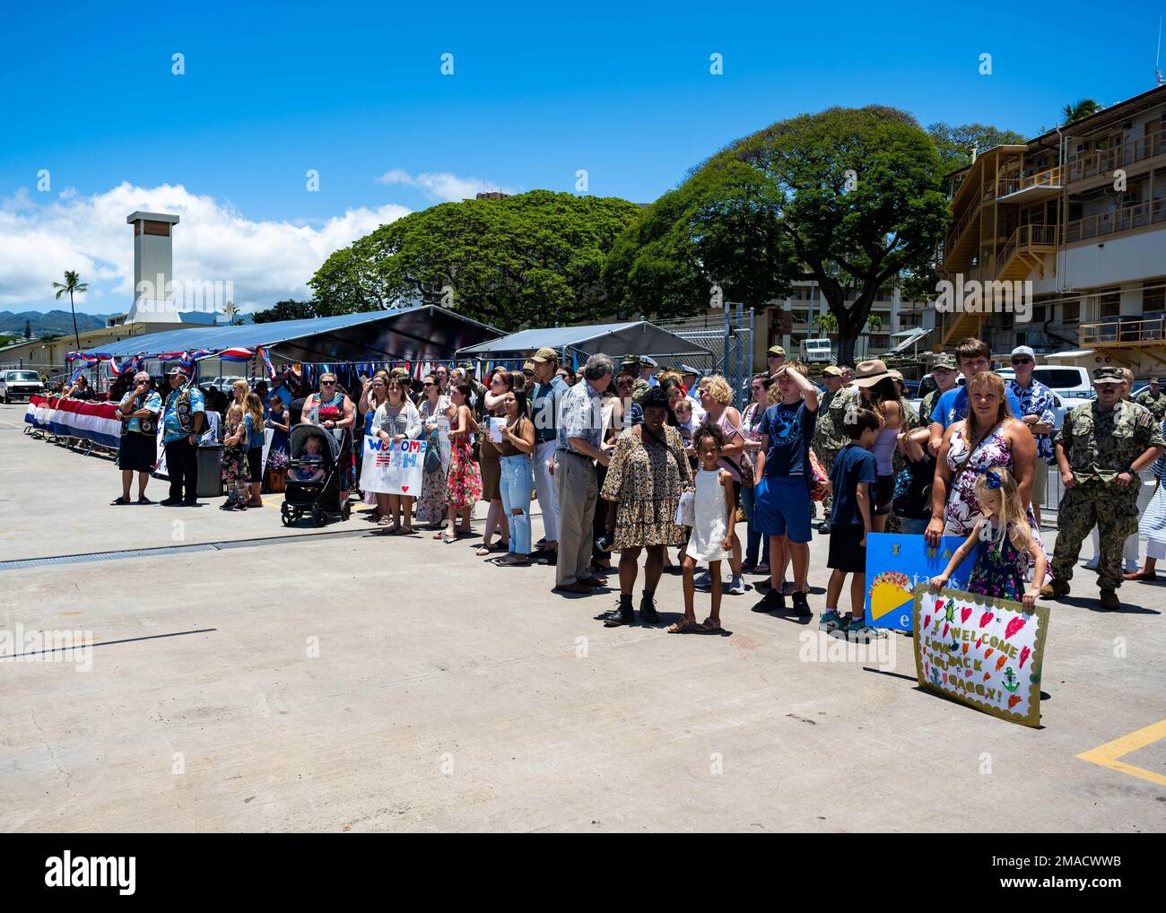 220525-N-LN285-2180 JOINT BASE PEARL HARBOR-HICKAM (May 25, 2022) -- Families greet their Sailors with signs during a homecoming celebration for the Virginia-class fast-attack submarine USS North Carolina (SSN 777) as the boat returns to Joint Base Pearl Harbor-Hickam from deployment in the 7th Fleet area of responsibility. North Carolina performed a full spectrum of operations, including anti-submarine and anti-surface warfare, during the extended seven-month, Indo-Pacific deployment. Stock Photo