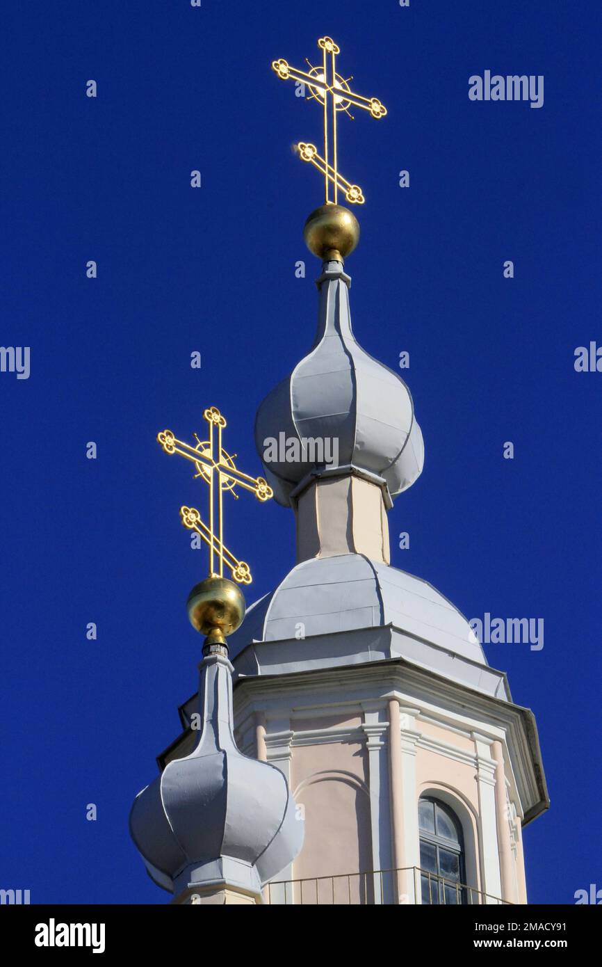 Croix. Eglise russe orthodoxe. Saint-Pétersbourg. / Cross. Russian Orthodox Church. Saint-Petersburg. Stock Photo