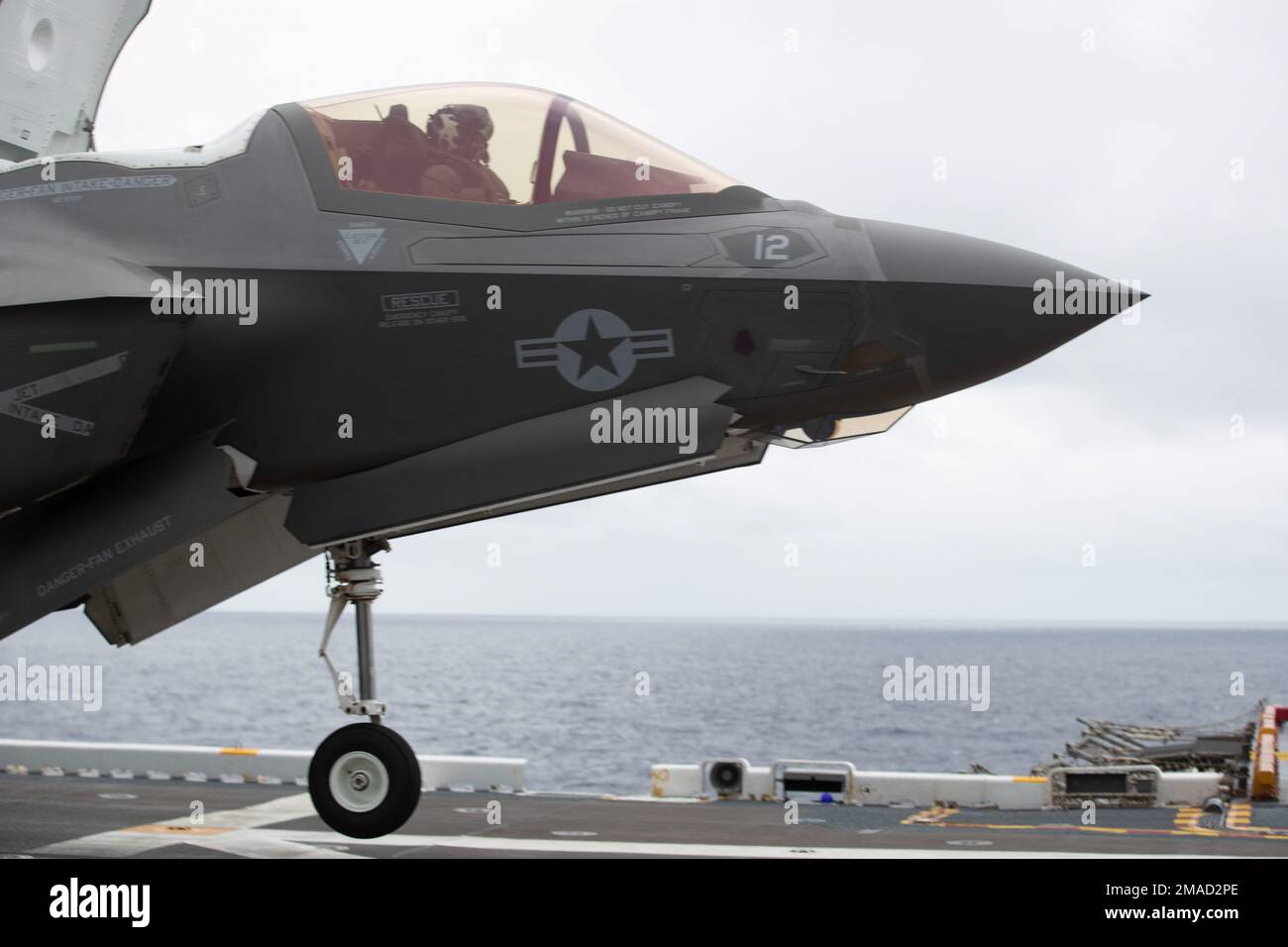 220526-XN177-1224 PACIFIC OCEAN (May 26, 2022) – An F-35B Lightning II aircraft assigned to Marine Fighter Attack Squadron (VMFA) 121 lands aboard amphibious assault carrier USS Tripoli (LHA 7), May 26, 2022. Tripoli is conducting routine operations in U.S. 7th Fleet. Stock Photo