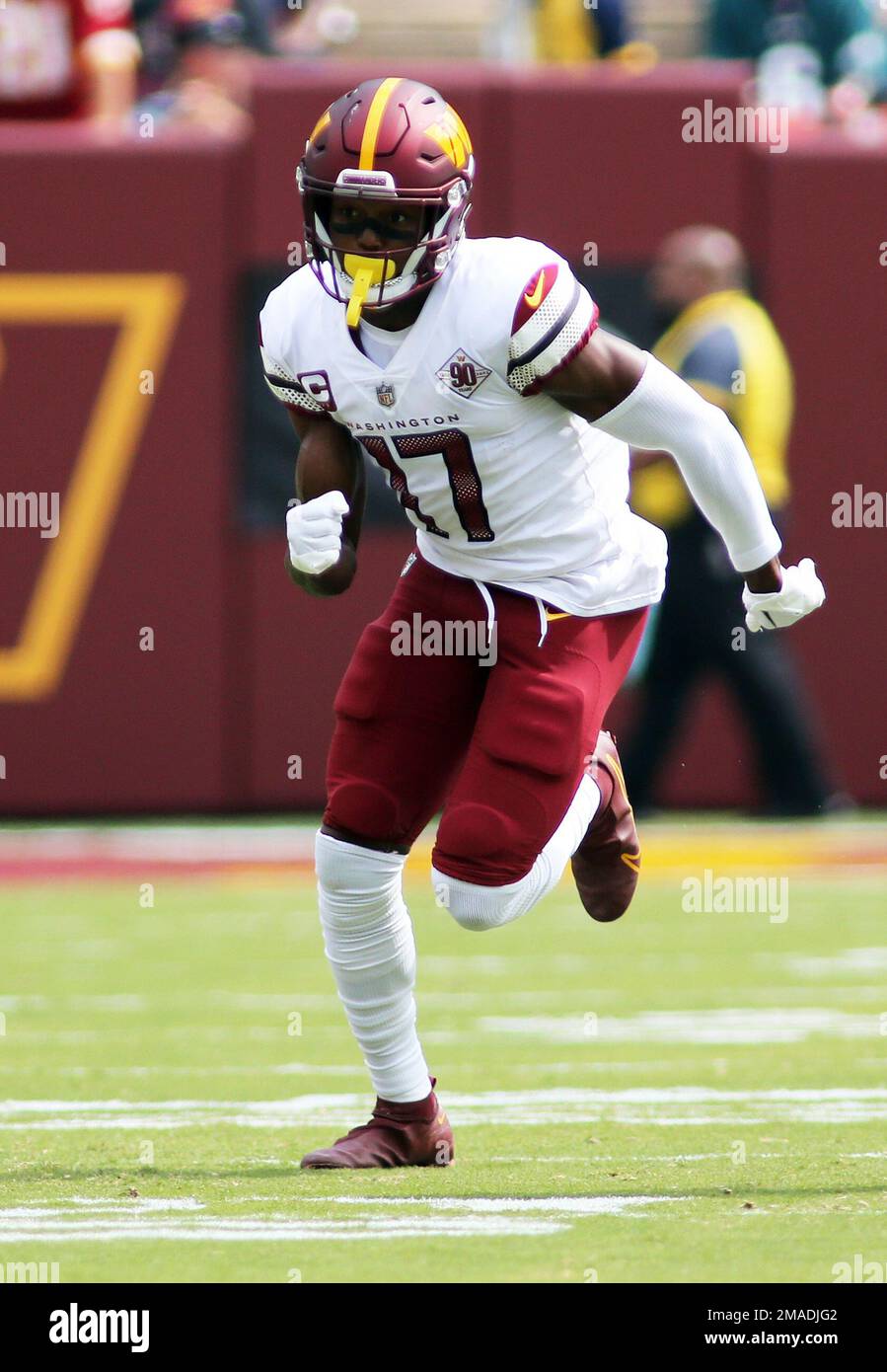 Washington Commanders wide receiver Terry McLaurin (17) runs during an