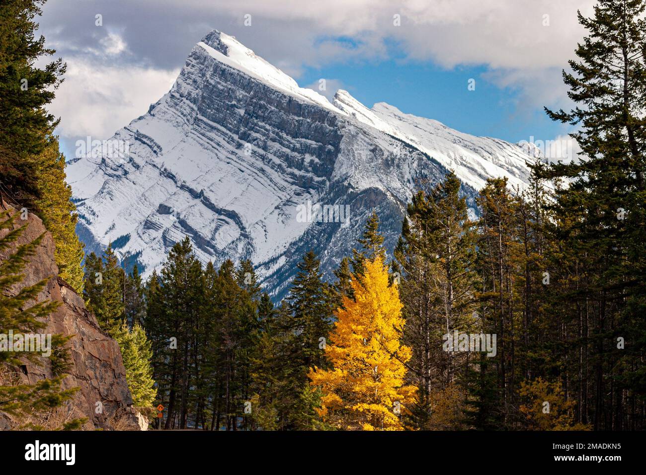 Mt Rundle Snow Deep undisturbed snow hi-res stock photography and images - Alamy