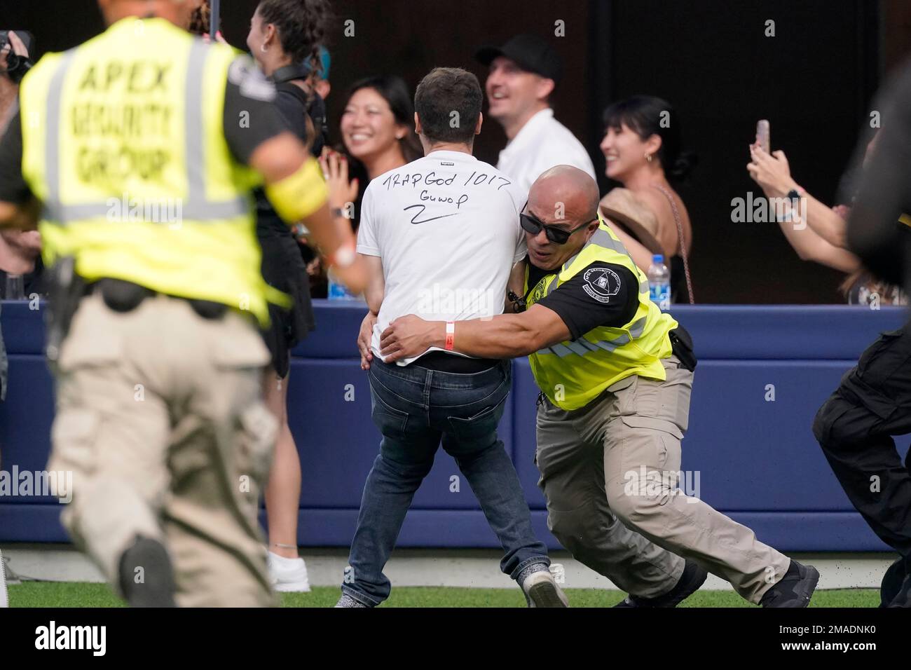 Jaguars fan gets tackled by security guard 