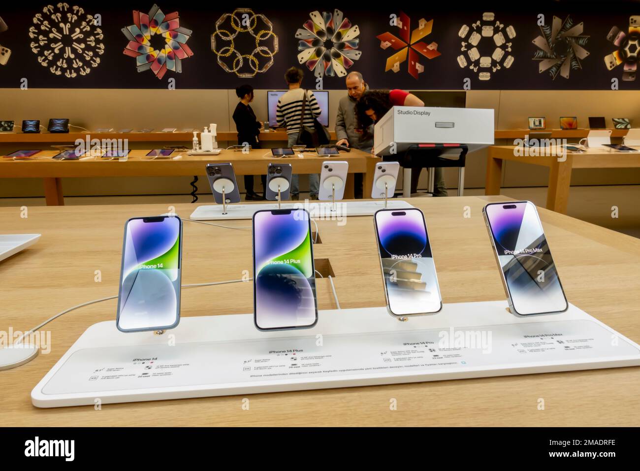 Iphones 14 plus hires stock photography and images Alamy