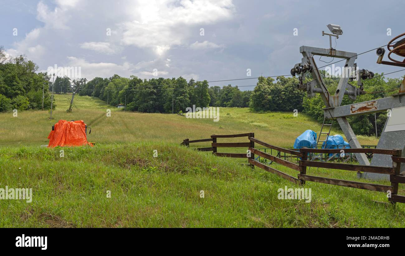 Old bar ski lift hi-res stock photography and images - Alamy