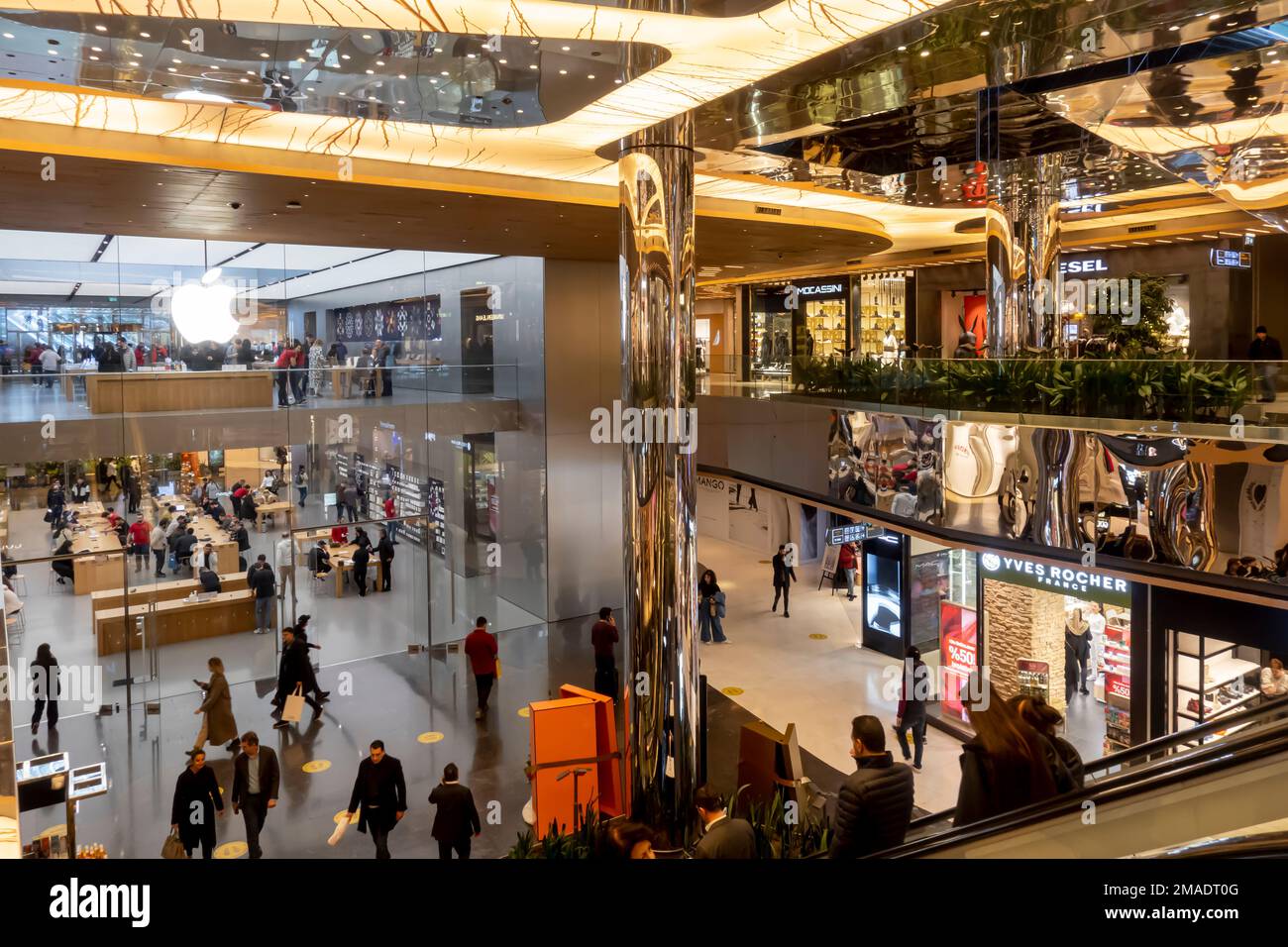 Electronics shop interior hires stock photography and images Alamy