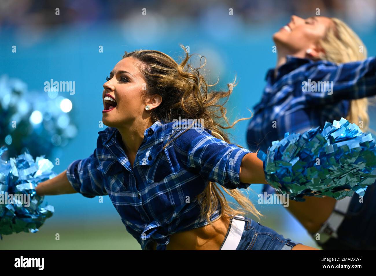 Tennessee Titans cheerleaders perform during an NFL football game between  the Titans and the Las Vegas Raiders Sunday, Sept. 25, 2022, in Nashville,  Tenn. (AP Photo/John Amis Stock Photo - Alamy