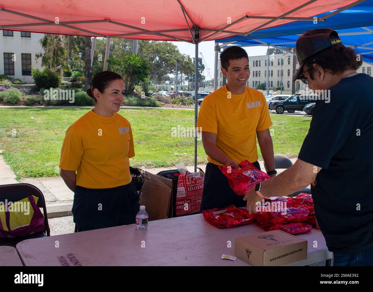 LOS ANGELES (May 26, 2022)  - Sailors, assigned to the amphibious assault ship USS Essex (LHD 2), volunteer at the Veterans Affairs hospital during LA Fleet Week 22, May 26. LAFW is an opportunity for the American public to meet their Navy, Marine Corps and Coast Guard teams and experience America's sea services. During fleet week, service members participate in various community service events, showcase capabilities and equipment to the community, and enjoy the hospitality of Los Angeles and its surrounding areas. Stock Photo