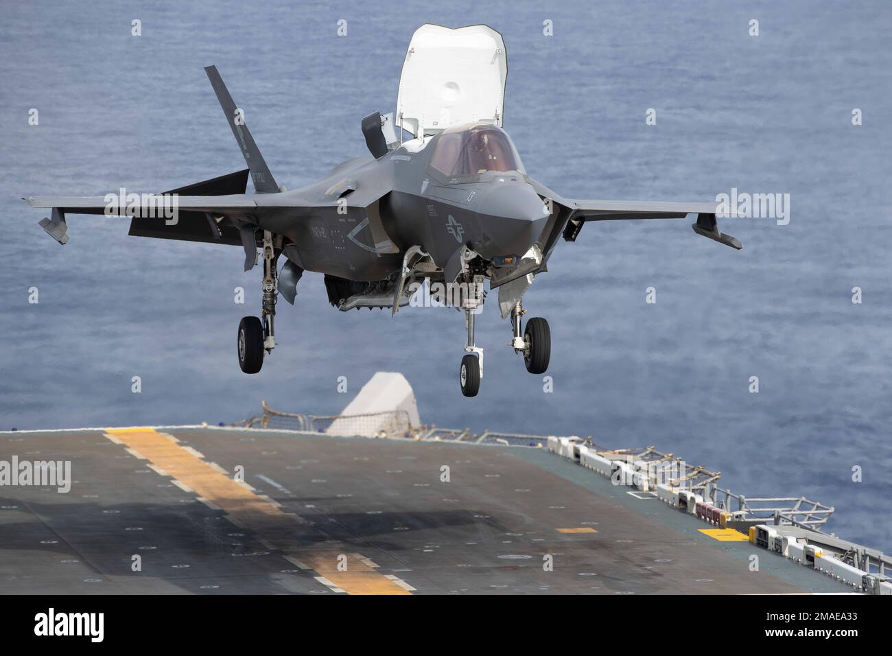 220527-XN177-1018 PACIFIC OCEAN (May 27, 2022) – An F-35B Lightning II aircraft assigned to Marine Fighter Attack Squadron (VMFA) 121 lands aboard amphibious assault carrier USS Tripoli (LHA 7), May 27, 2022. Tripoli is conducting routine operations in U.S. 7th Fleet. Stock Photo