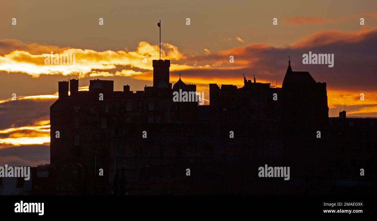 Calton Hill and Edinburgh city centre, Scotland, UK. 19th January 2023. Colourful cool sunset at 4 degrees centigrade, pictured the historic architecture of  Edinburgh Castle with moody sky in the background. Credit: Archwhite/alamy live news. Stock Photo