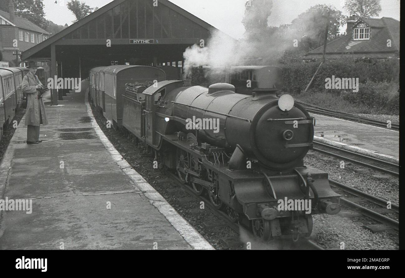 Romney Hythe & Dymchurch Railway 4-6-2 Pacific locomotive No.2 'Northern Chief' on at rain at Hythe station in about 1937 Stock Photo
