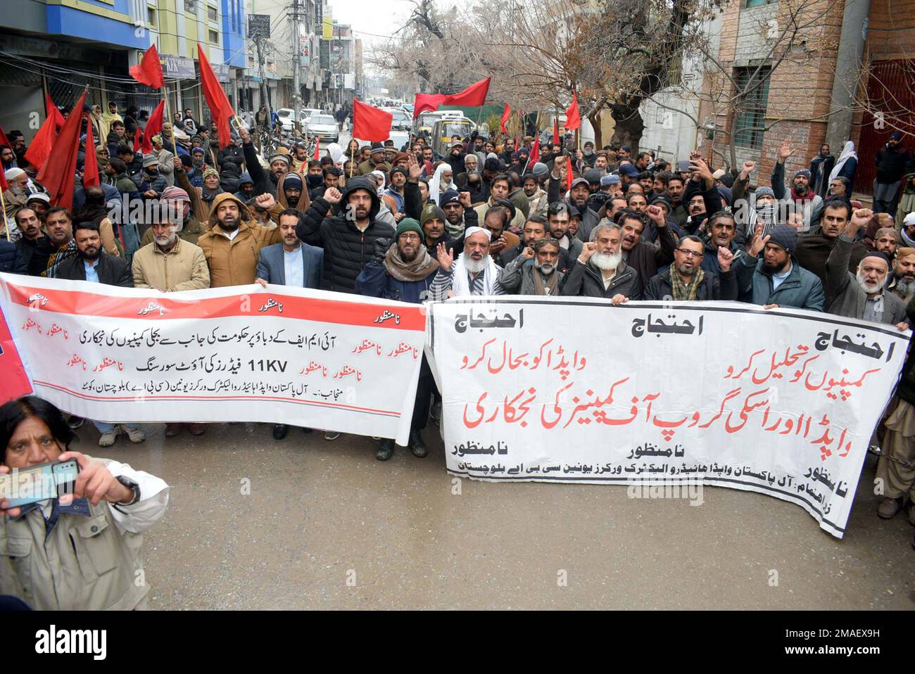 Karachi, Pakistan. 19th Jan, 2023. Members of All Pakistan Wapda Hydro