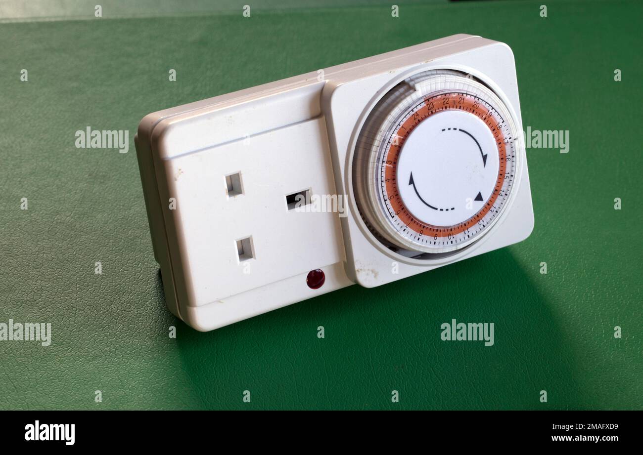 https://c8.alamy.com/comp/2MAFXD9/13-amp-240v-adjustable-plug-in-24-hrs-mains-timer-switch-uk-2MAFXD9.jpg