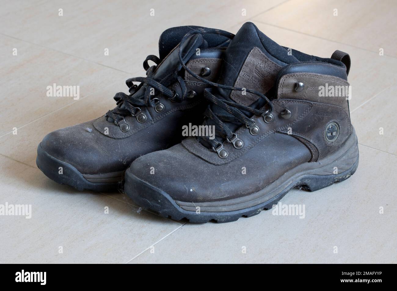 mens walking boots uk