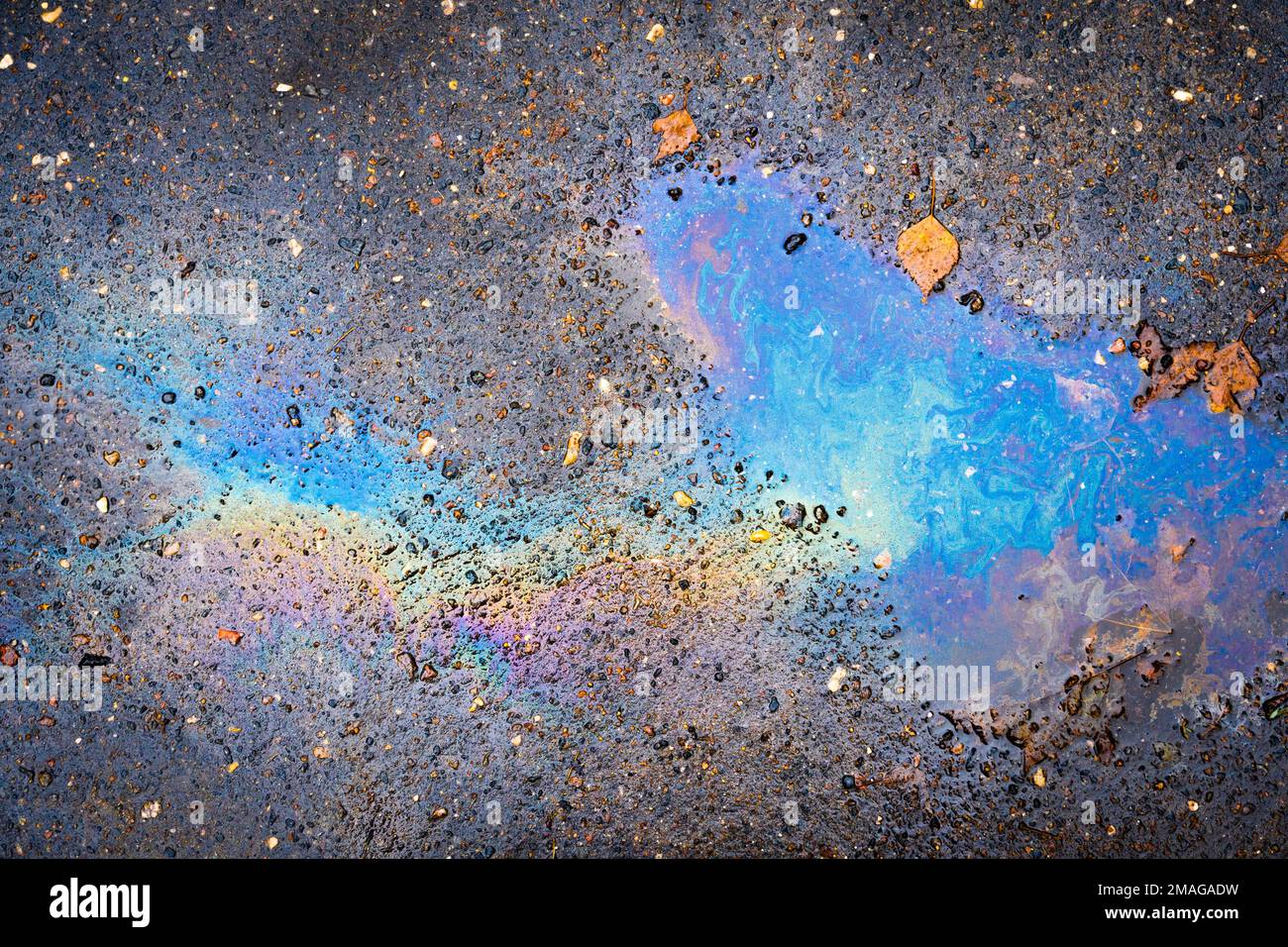 Car leaking fluid hi-res stock photography and images - Alamy