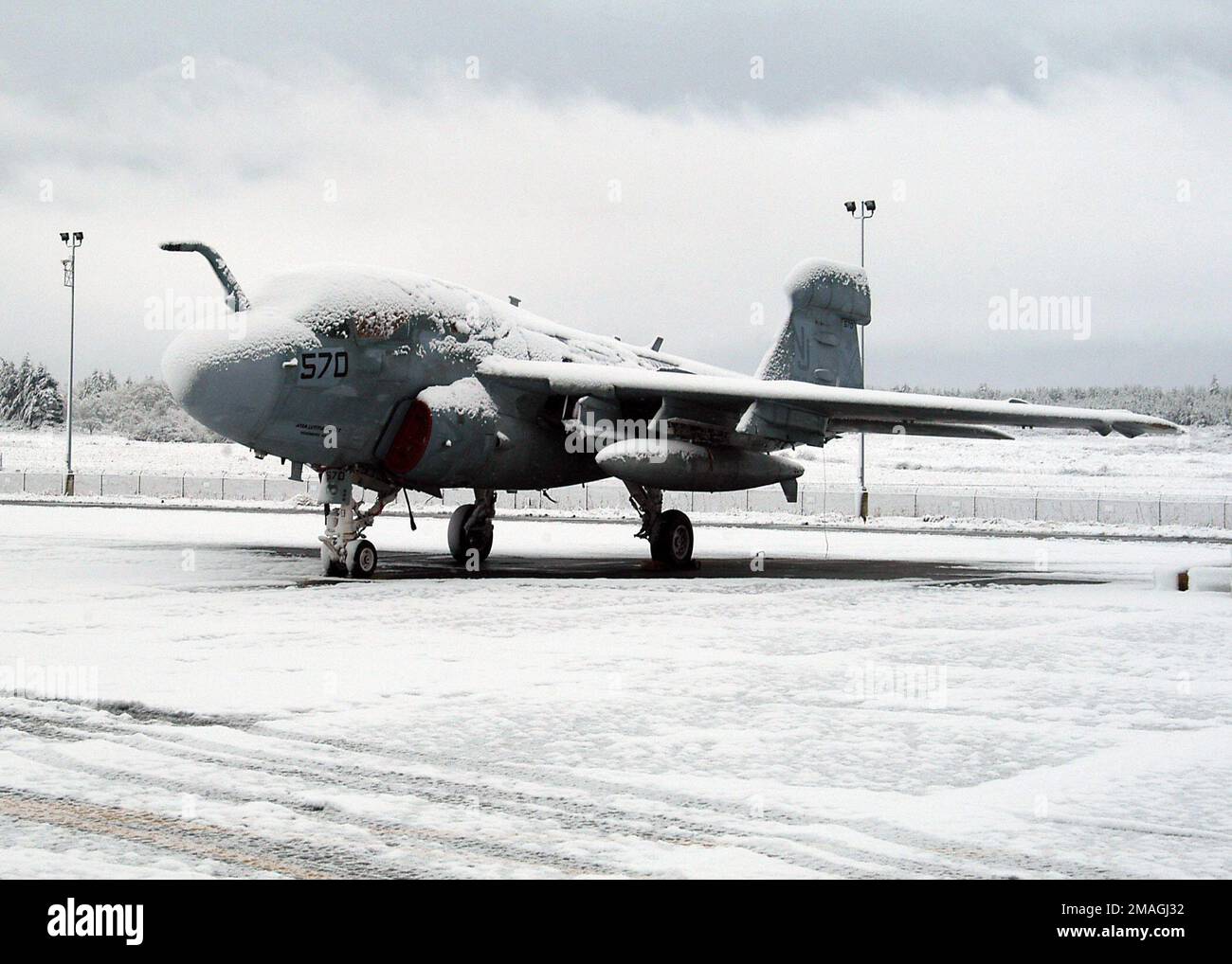 Winter flight line operations hi-res stock photography and images - Alamy